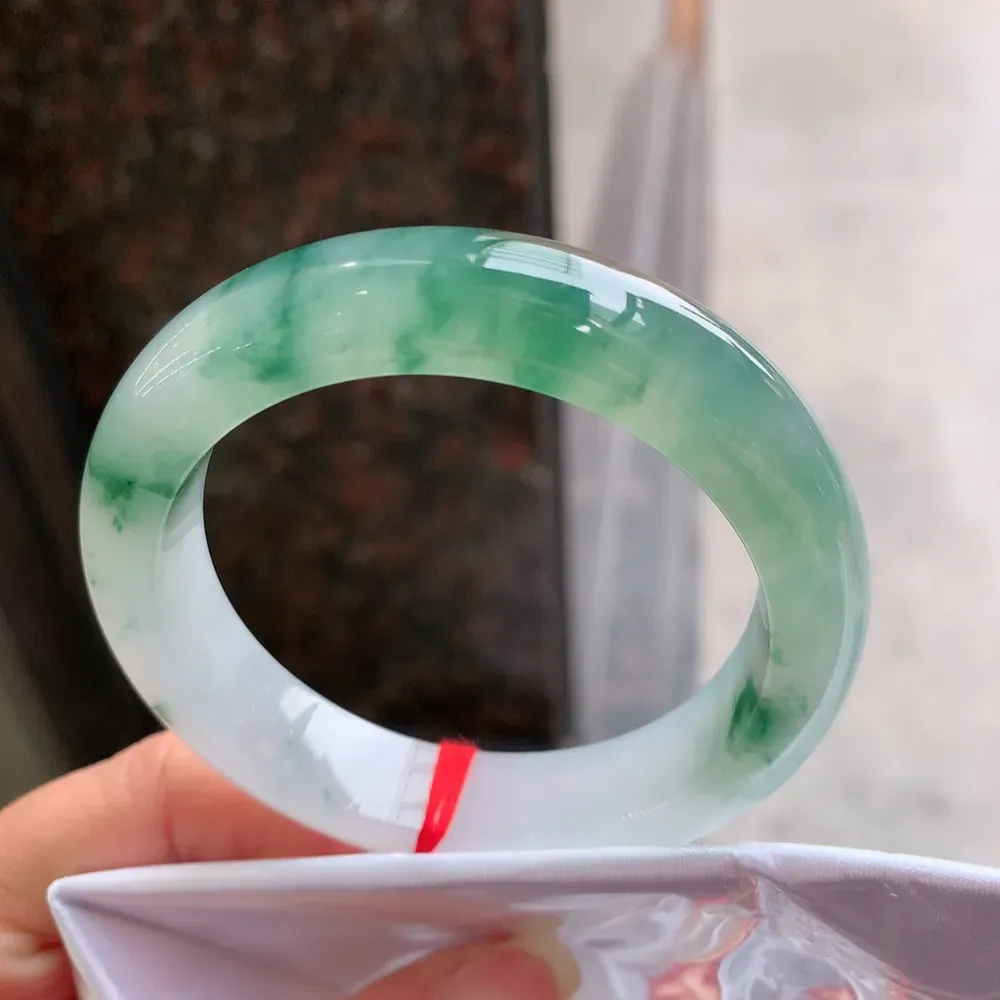 正圈高冰飘花 无瑕 尺寸:54.1/12.4/9.1 花美