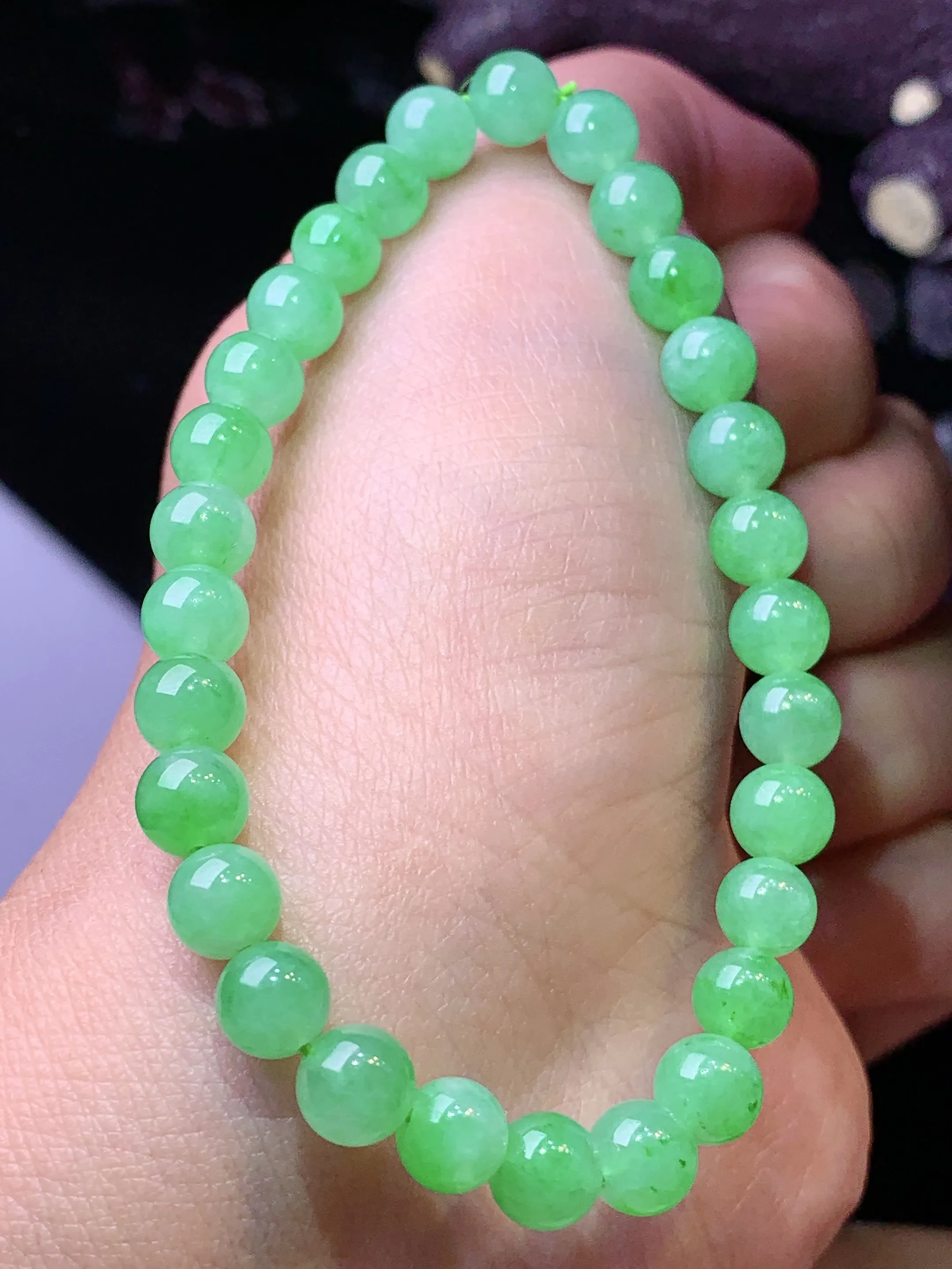 翠绿圆珠手链 玉质细腻 色泽清新艳丽 整体尺寸6