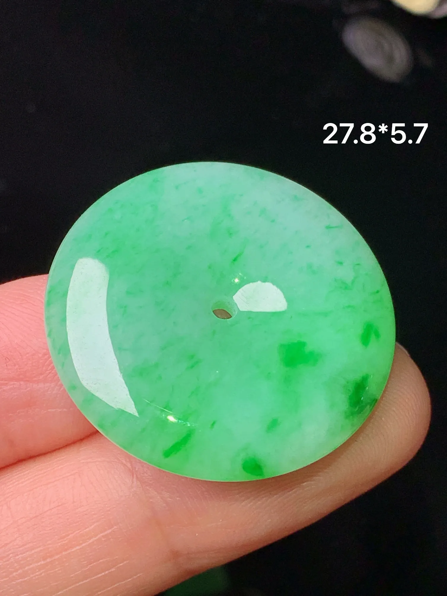 翠绿平安扣吊坠 玉质细腻 色泽清新艳丽 整体尺寸27.8*5.7