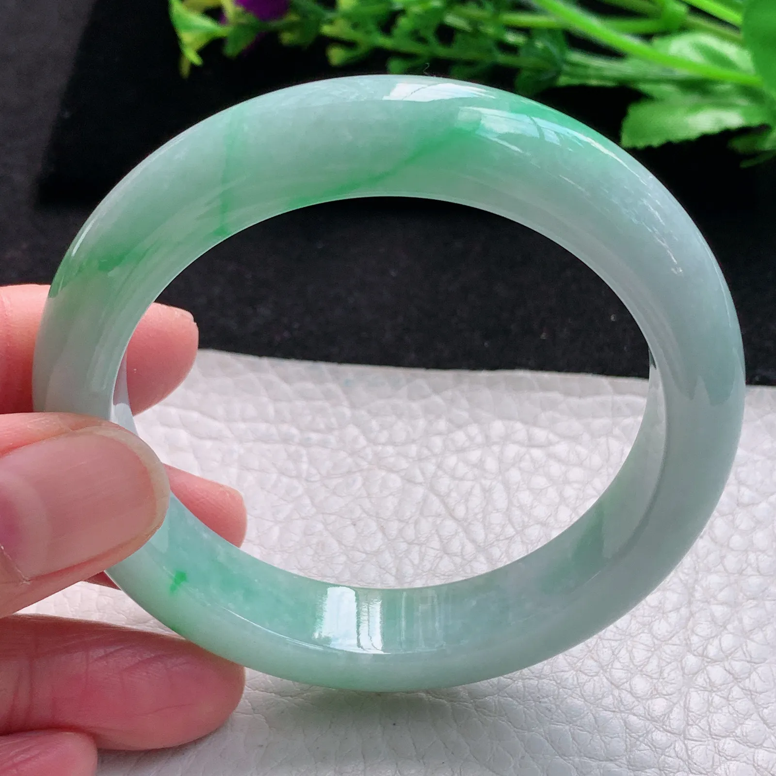 js自然光55*12.5*8.5平安镯 缅甸翡翠a货玉手镯清3飘绿活跃宽边珠宝玉手环