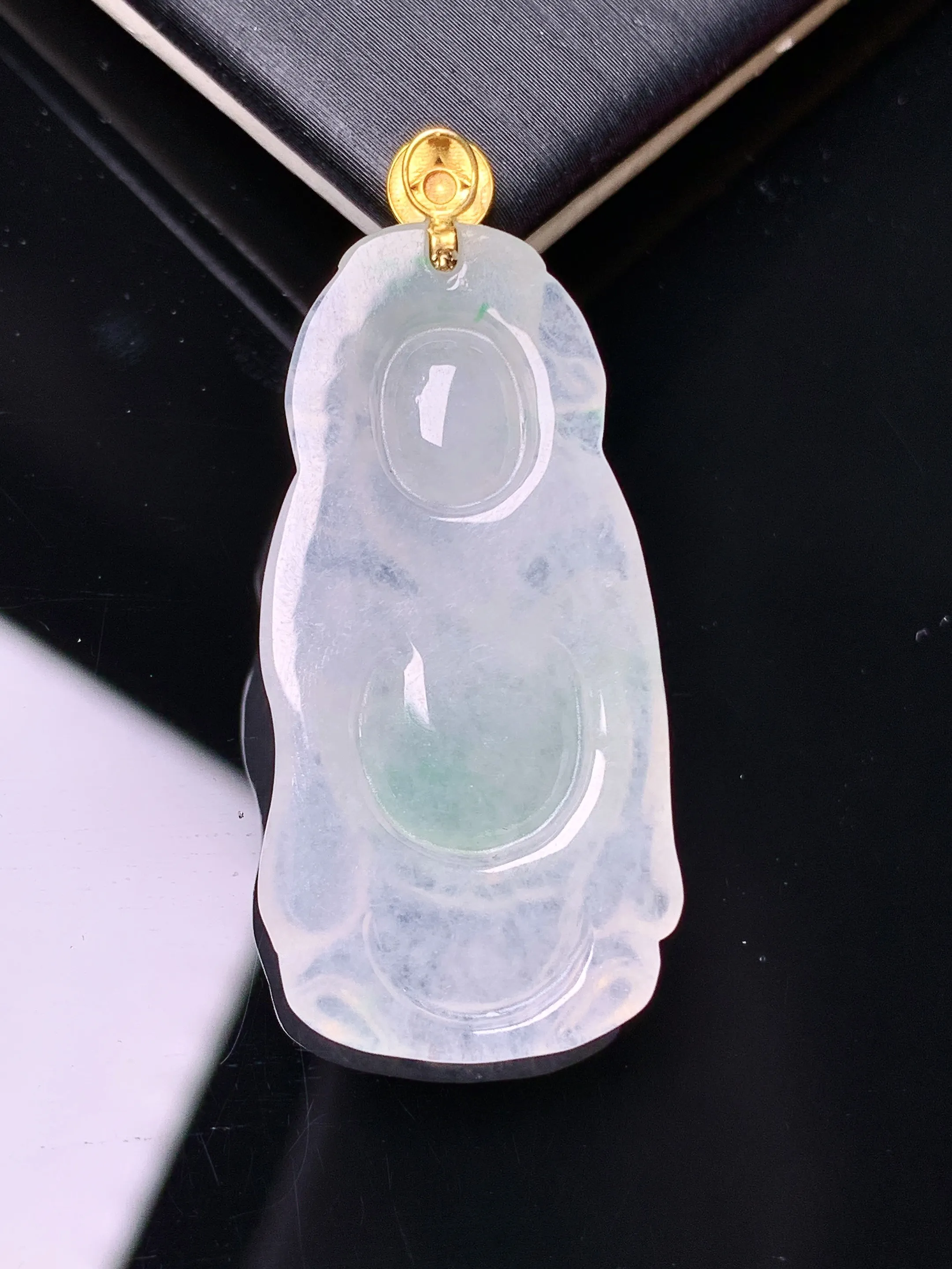 18k金镶嵌飘绿财神吊坠 玉质细腻 色泽清新艳丽 整体尺寸38.8*17.3*5.5