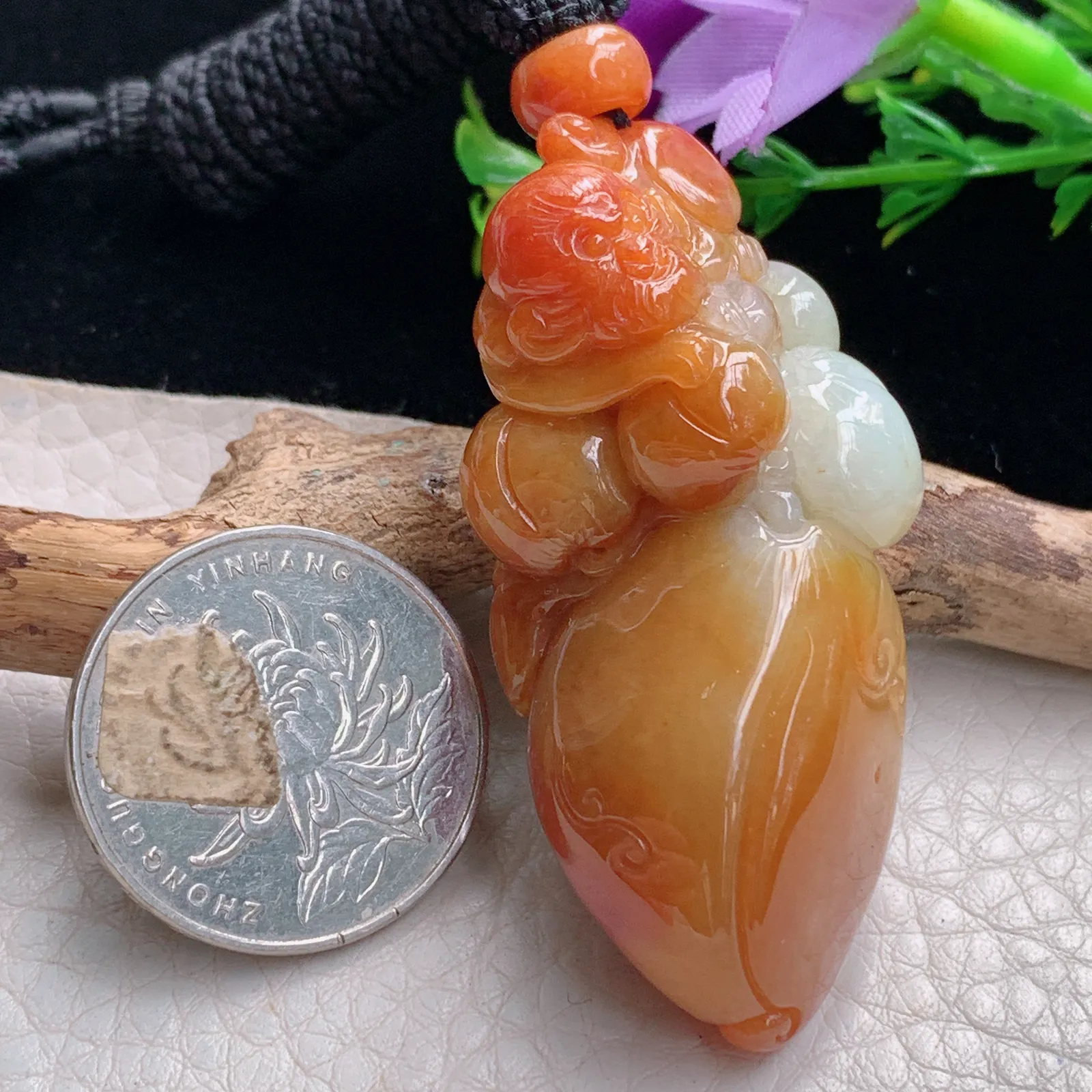 mut自然光53.5*24.5*17.6天然缅甸翡翠冰红灵猴抱寿桃玉吊坠 玉挂件