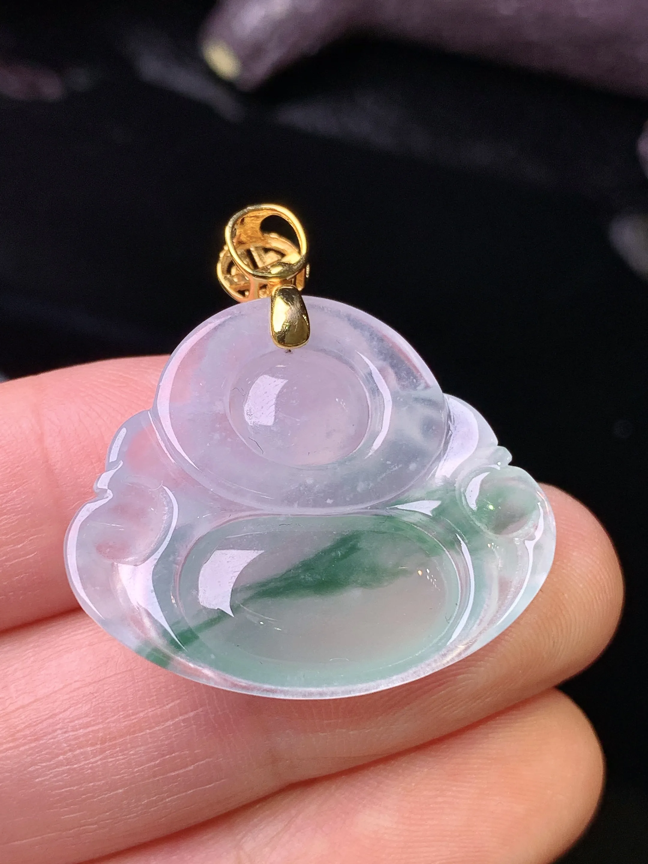 18k金镶嵌冰种飘绿佛公吊坠 玉质细腻 色泽清新艳丽 整体尺寸30.5*28*5.8