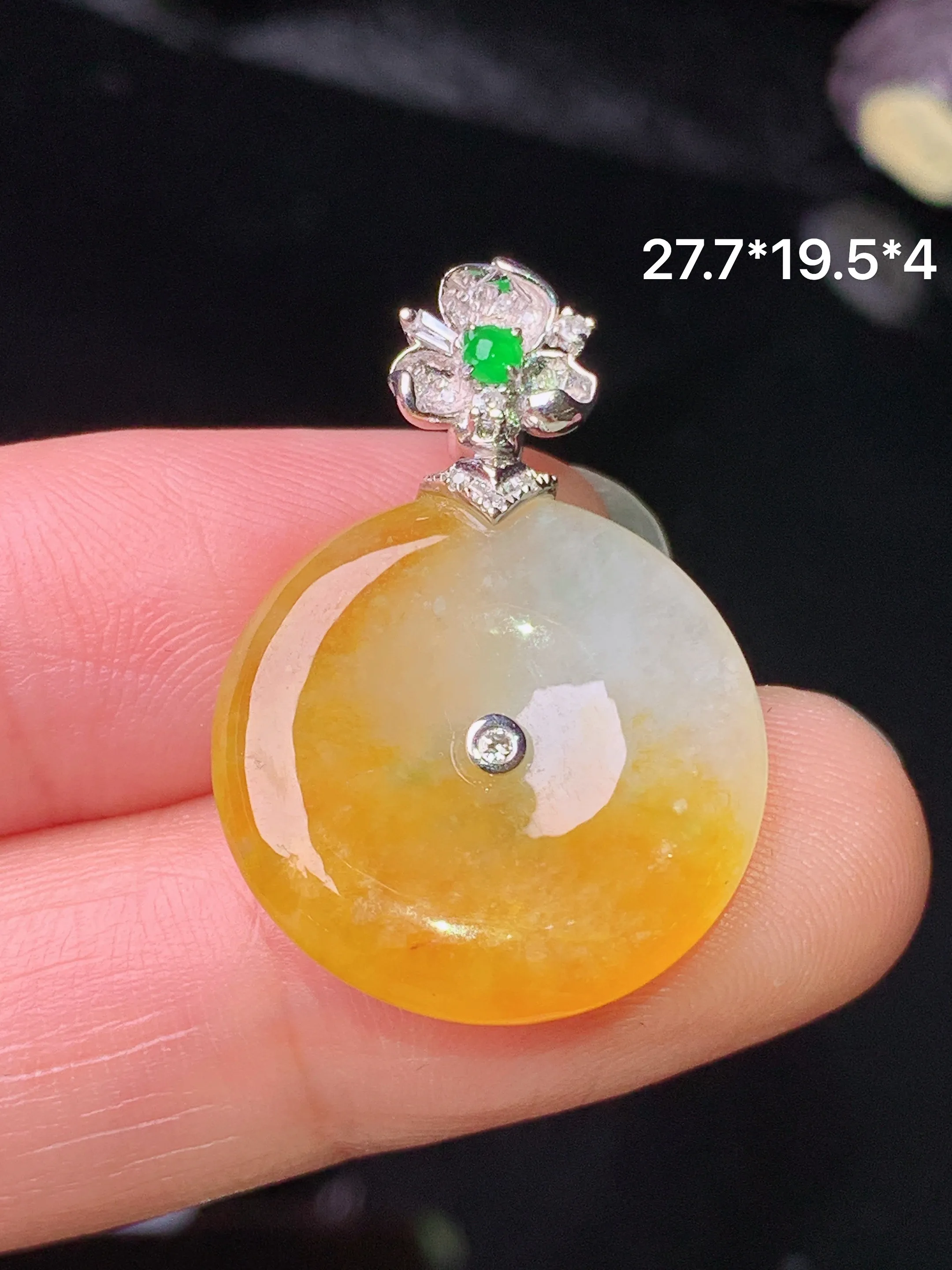 18k金钻镶嵌黄翡平安扣吊坠 玉质细腻 色泽清新艳丽 整体尺寸27.7*19.5*4