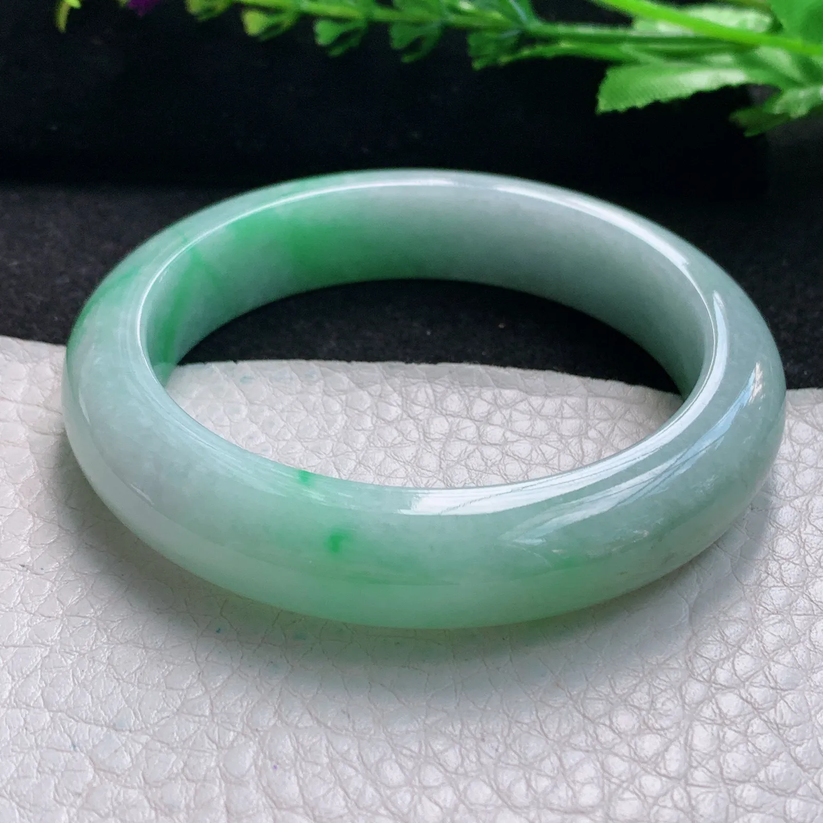 js自然光55*12.5*8.5平安镯 缅甸翡翠a货玉手镯清3飘绿活跃宽边珠宝玉手环