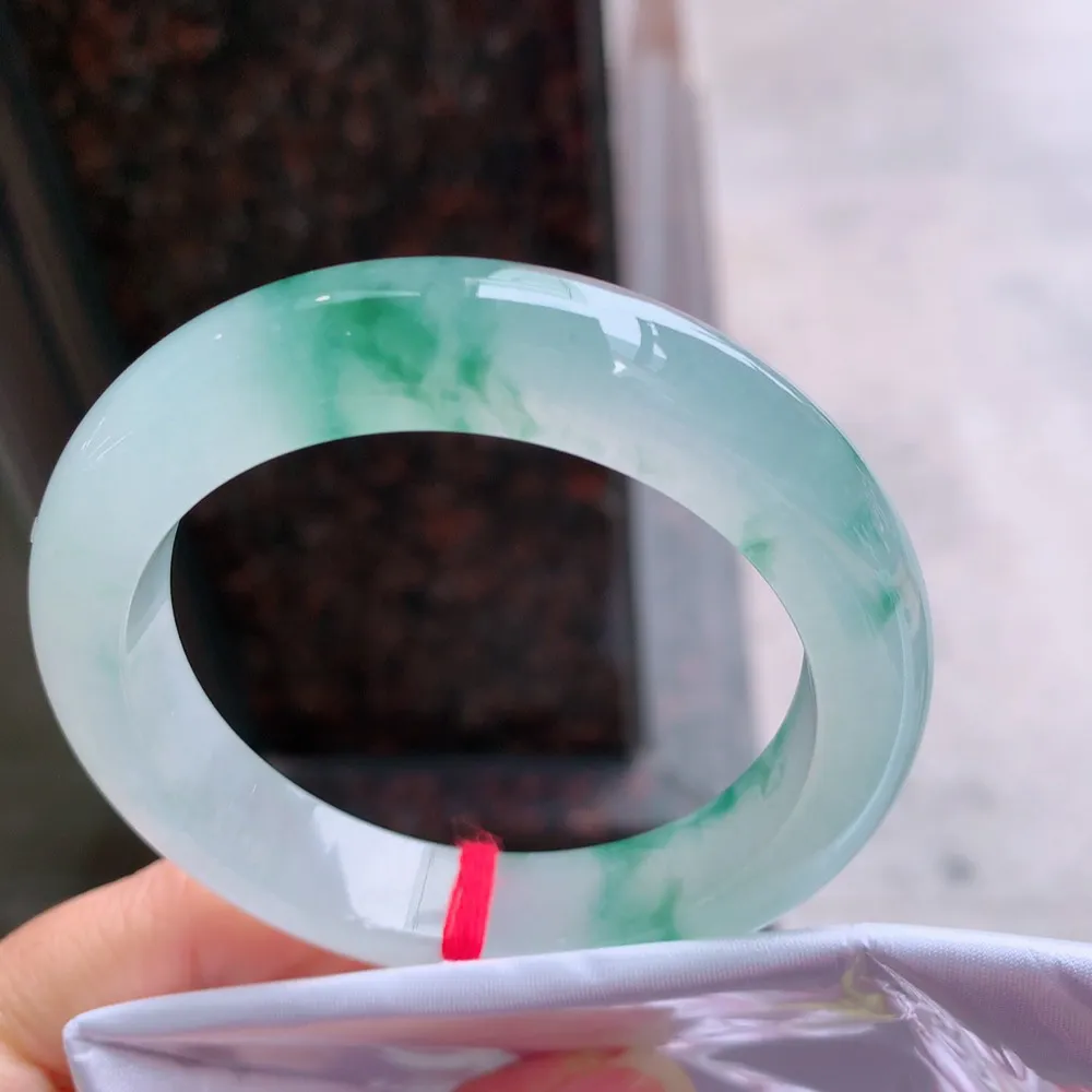 正圈冰玻飘花 无瑕 尺寸:54.8/12.1/9.5 花美 荧光闪闪