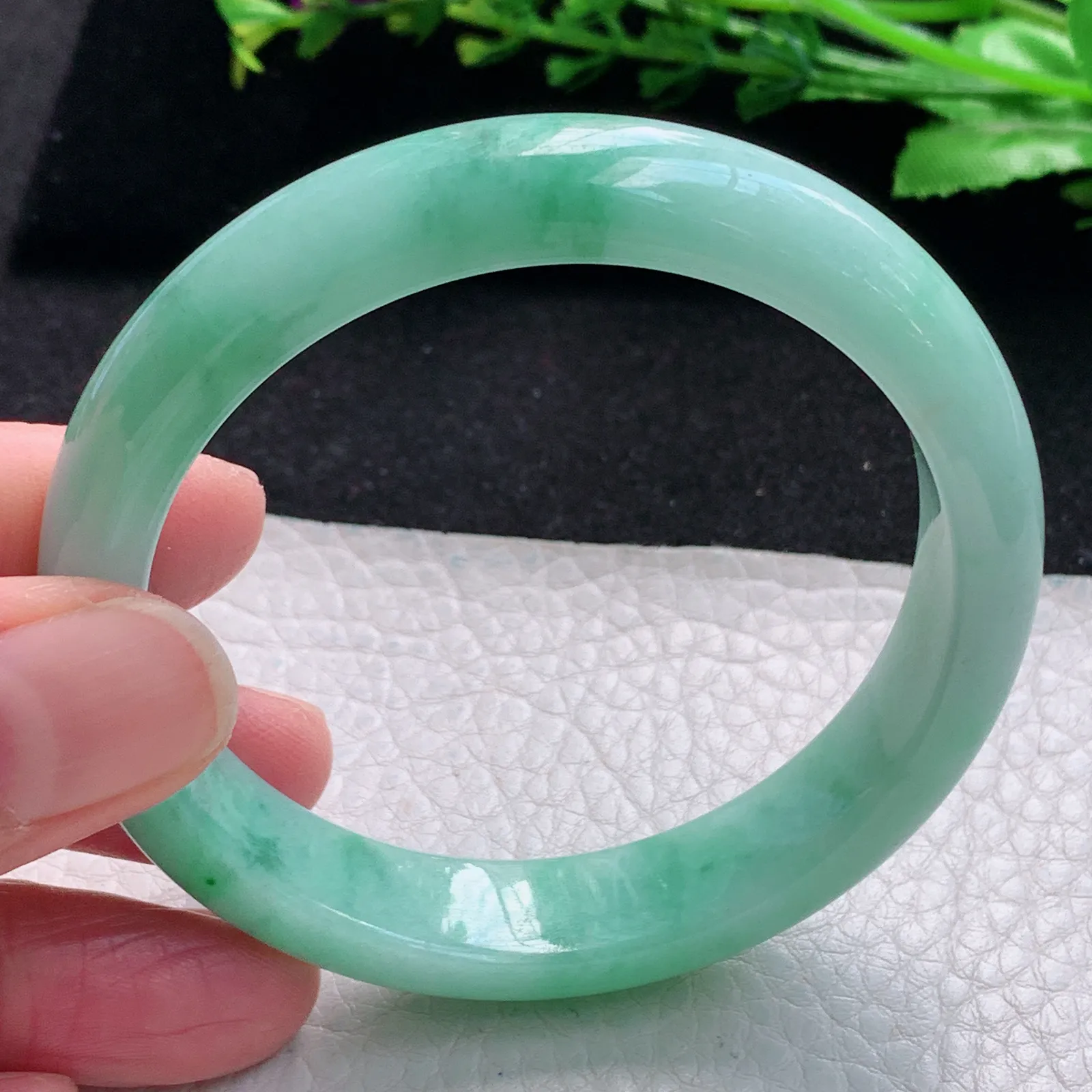 js自然光55.5*12*7.5平安镯 缅甸翡翠a货玉手镯飘绿宽边珠宝玉手环