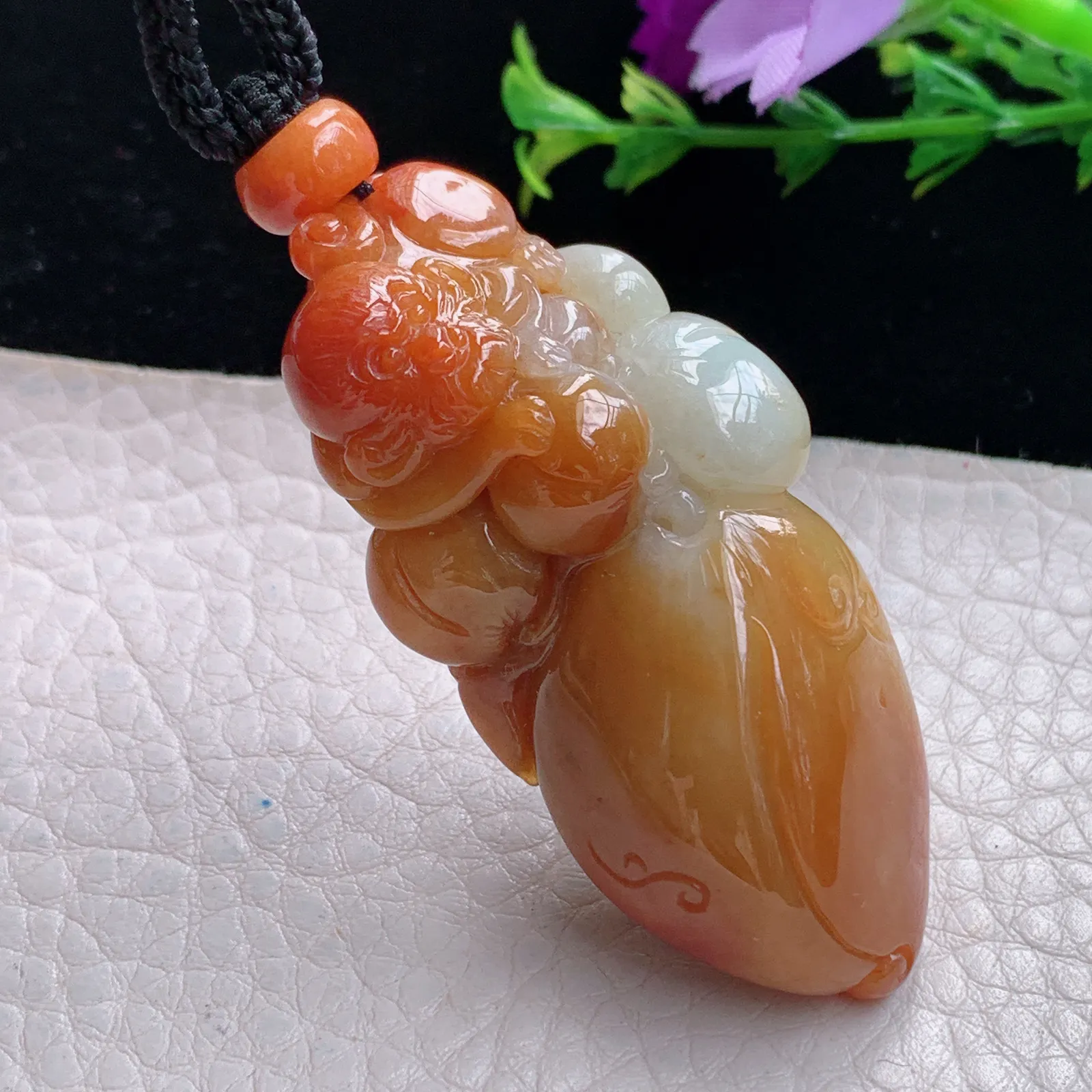 mut自然光53.5*24.5*17.6天然缅甸翡翠冰红灵猴抱寿桃玉吊坠 玉挂件