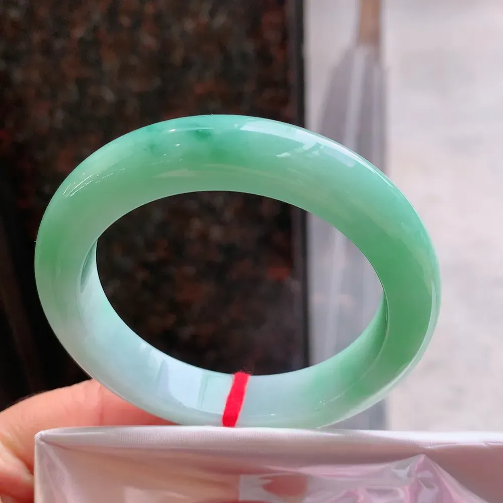 正圈冰糯翠绿 无瑕 尺寸:55.7/12.1/9.7 色好