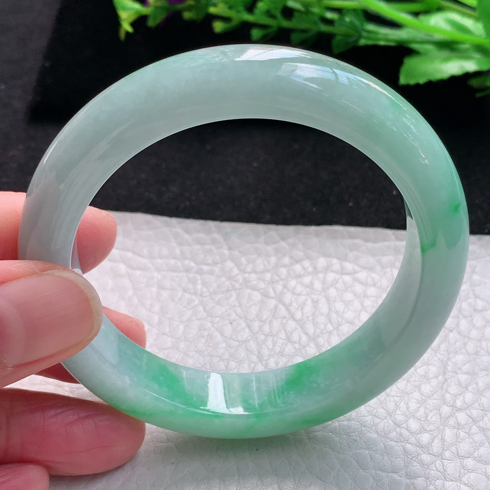 js自然光55*12.5*8.5平安镯 缅甸翡翠a货玉手镯清3飘绿活跃宽边珠宝玉手环