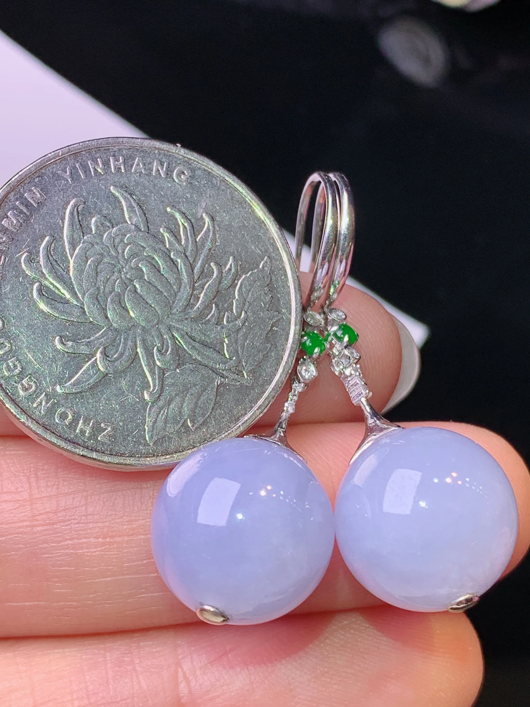 18k金钻镶嵌紫罗兰圆珠耳坠 玉质细腻 色泽清新艳丽 整体尺寸36.7*12.6