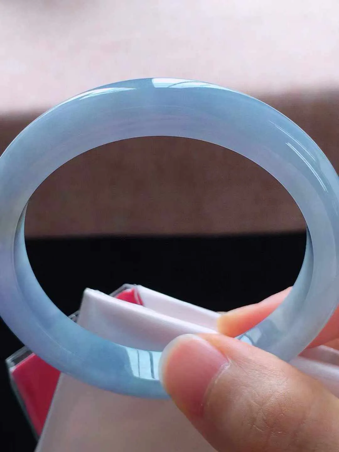 【翡翠名称】老种冰紫罗兰51.2正圈口翡翠手镯
【翡翠尺寸】51.2*8.8*7.2mm适合50-52.5正圈口佩戴
【翡翠描述】缅甸天然翡翠A货，种老水足，玉质细腻，色泽靓丽，性价比高，佩戴效果好！