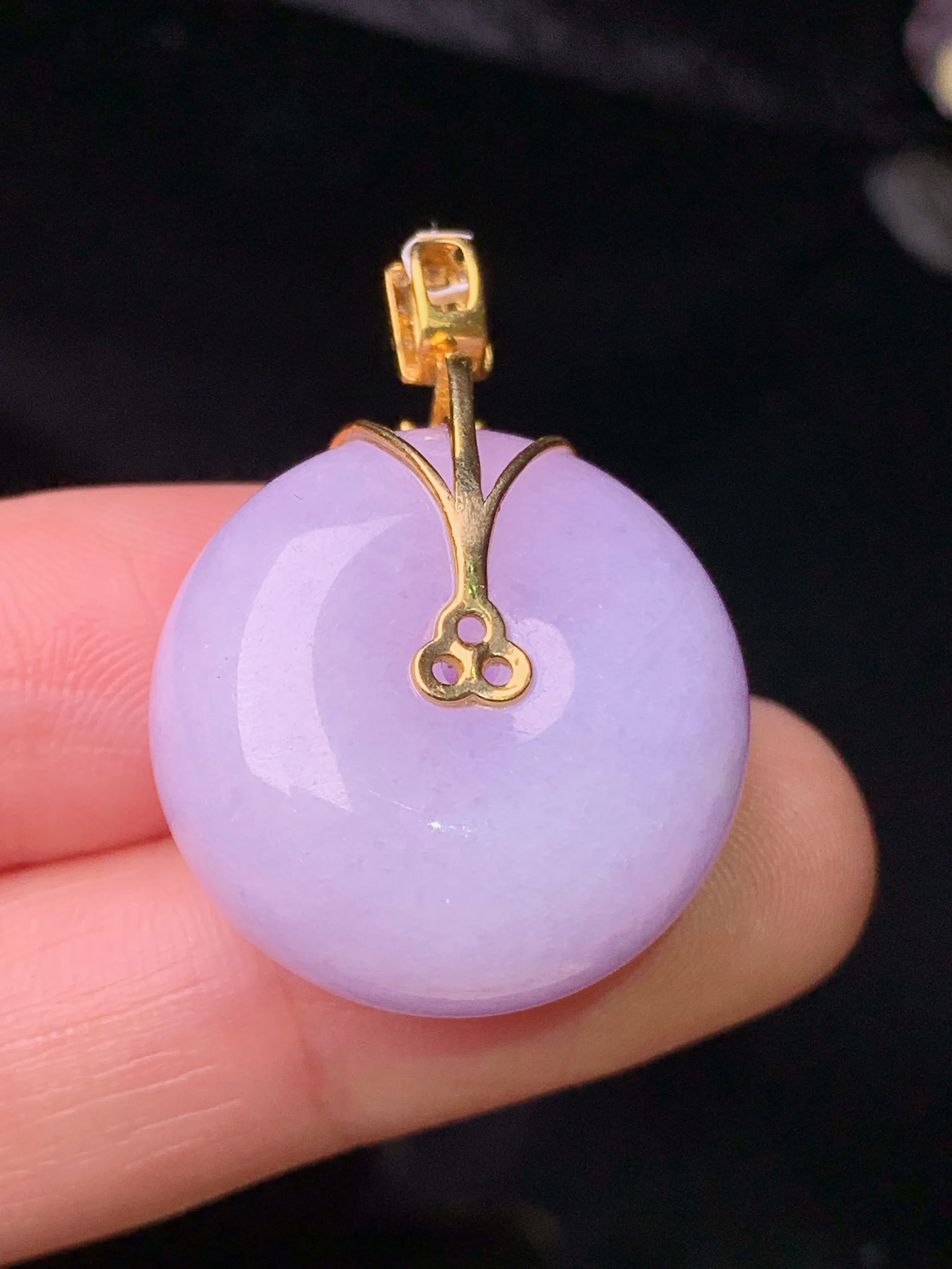 18k金钻镶嵌紫罗兰平安扣吊坠 玉质细腻 色泽清新艳丽 整体尺寸30.7*22*12.3