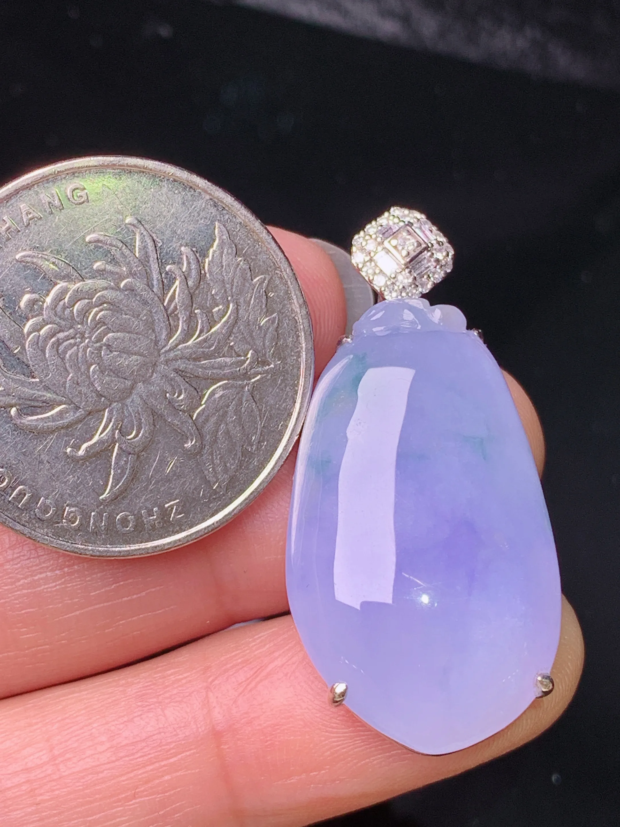 18k金钻镶嵌紫罗兰福瓜吊坠 玉质细腻 色泽清新艳丽 整体尺寸35.2*16.7*7.8