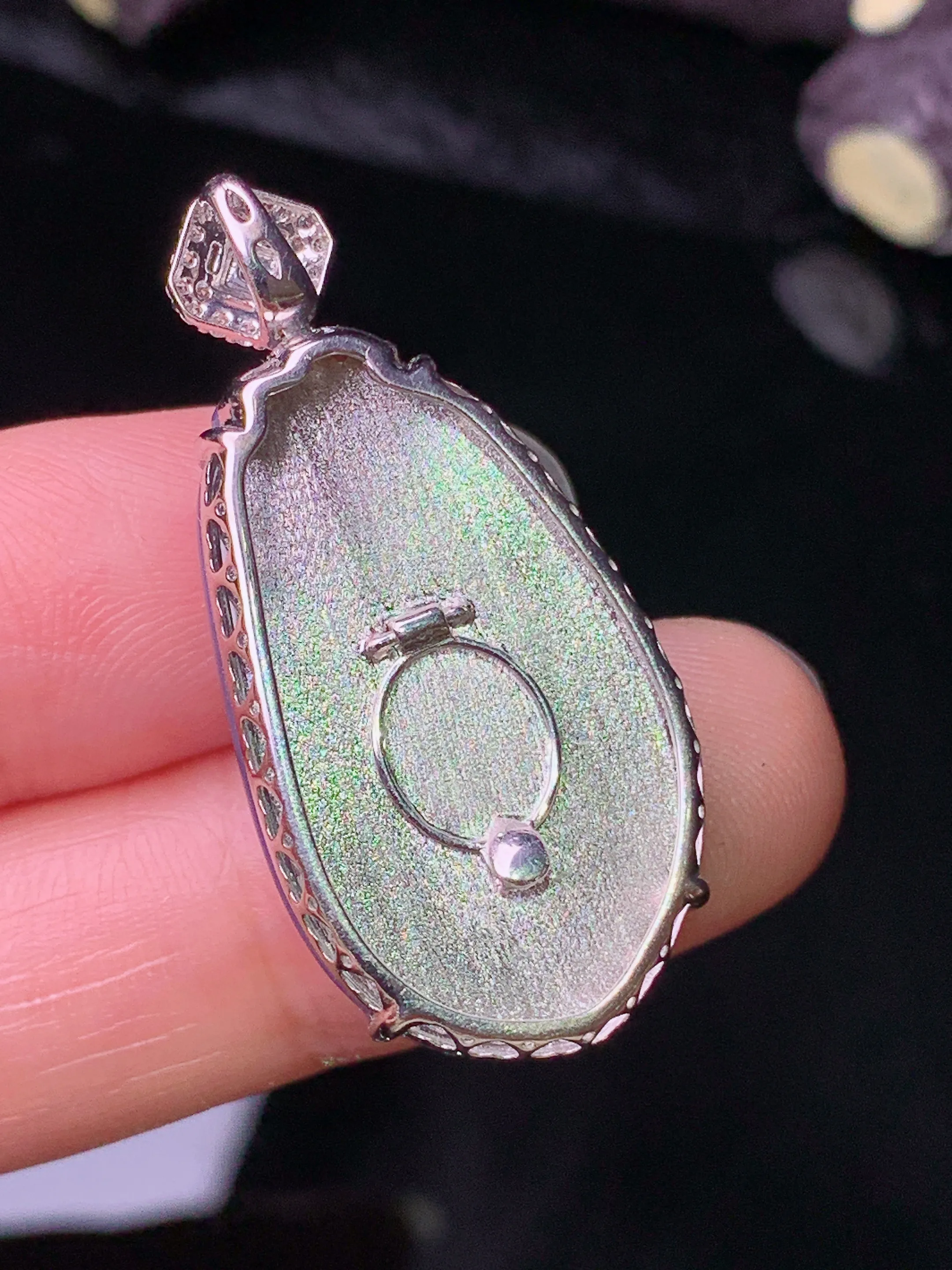 18k金钻镶嵌紫罗兰福瓜吊坠 玉质细腻 色泽清新艳丽 整体尺寸35.2*16.7*7.8