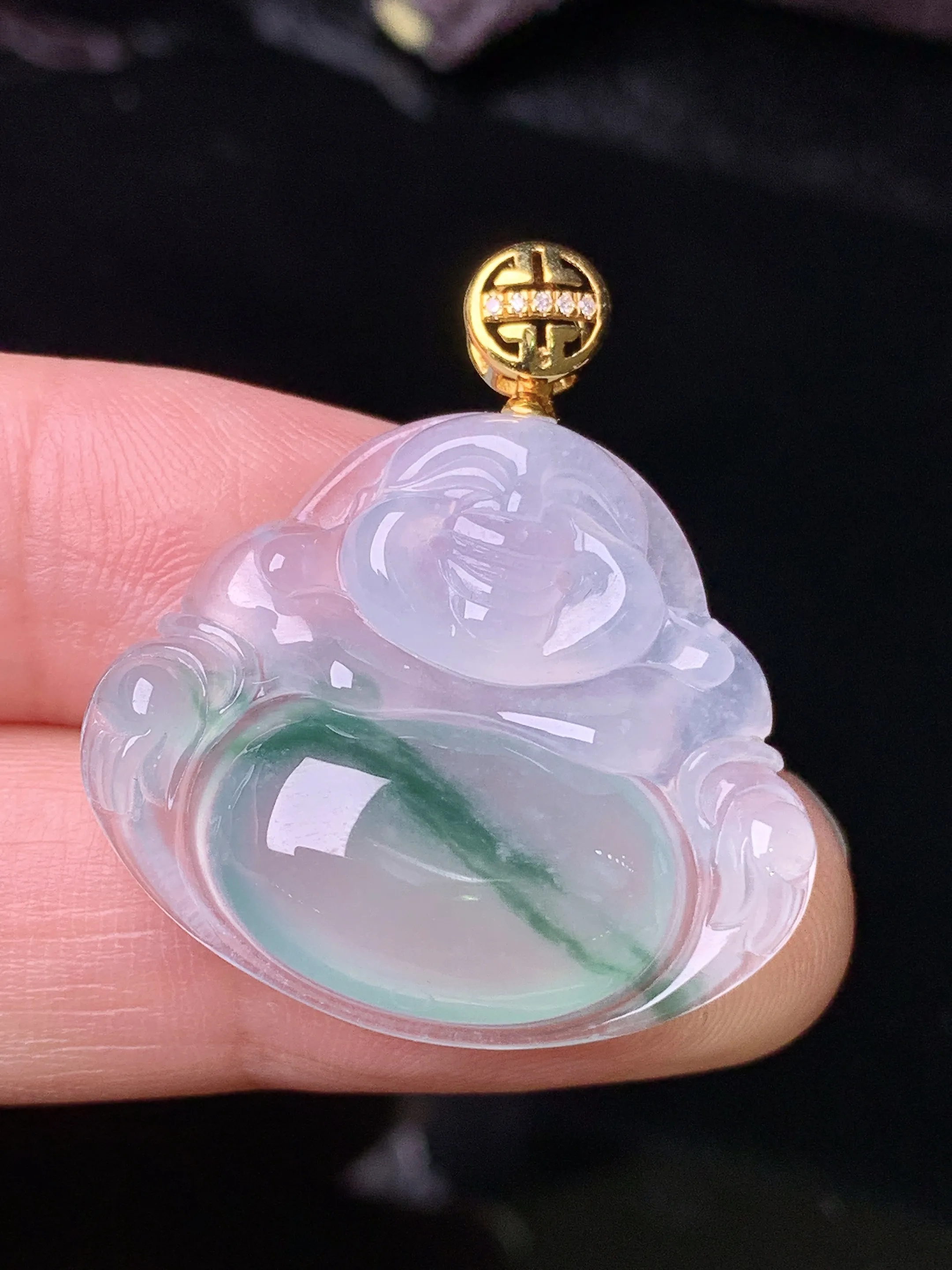 18k金镶嵌冰种飘绿佛公吊坠 玉质细腻 色泽清新艳丽 整体尺寸30.5*28*5.8