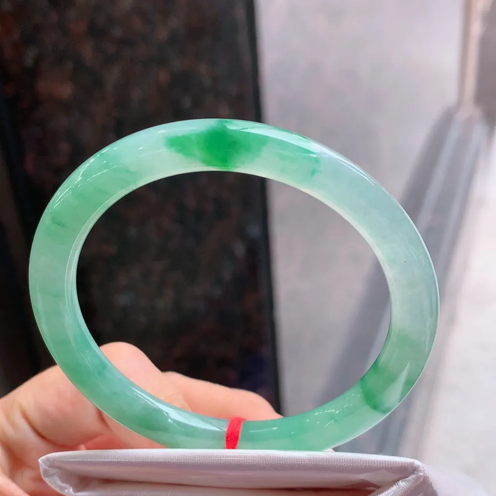 圆条高冰阳绿 无瑕 尺寸:55.7/7.7/8.2 种色兼备