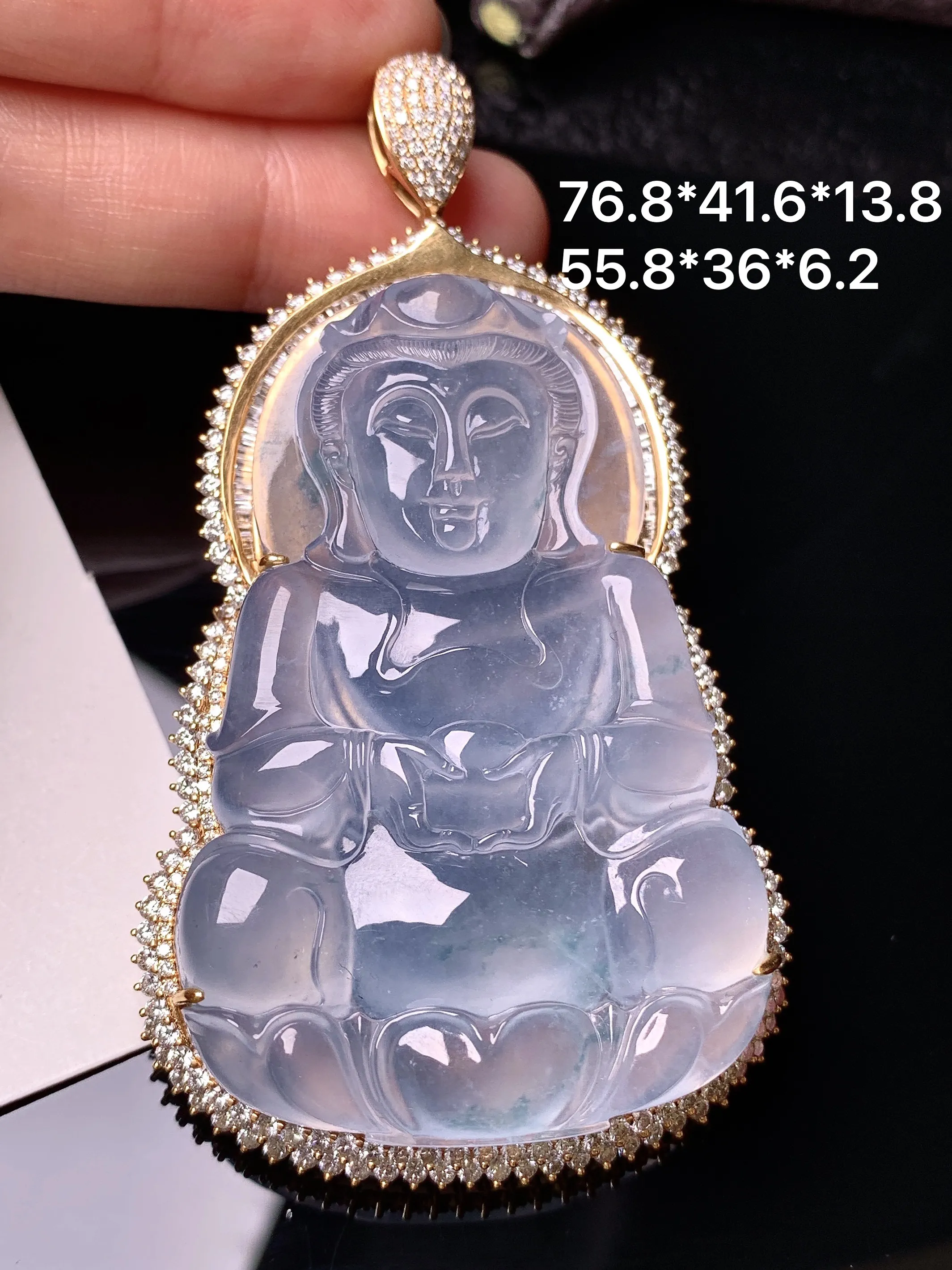 18k金钻镶嵌冰种观音吊坠 玉质细腻 色泽清新艳丽 整体尺寸76.8*41.6*13.8