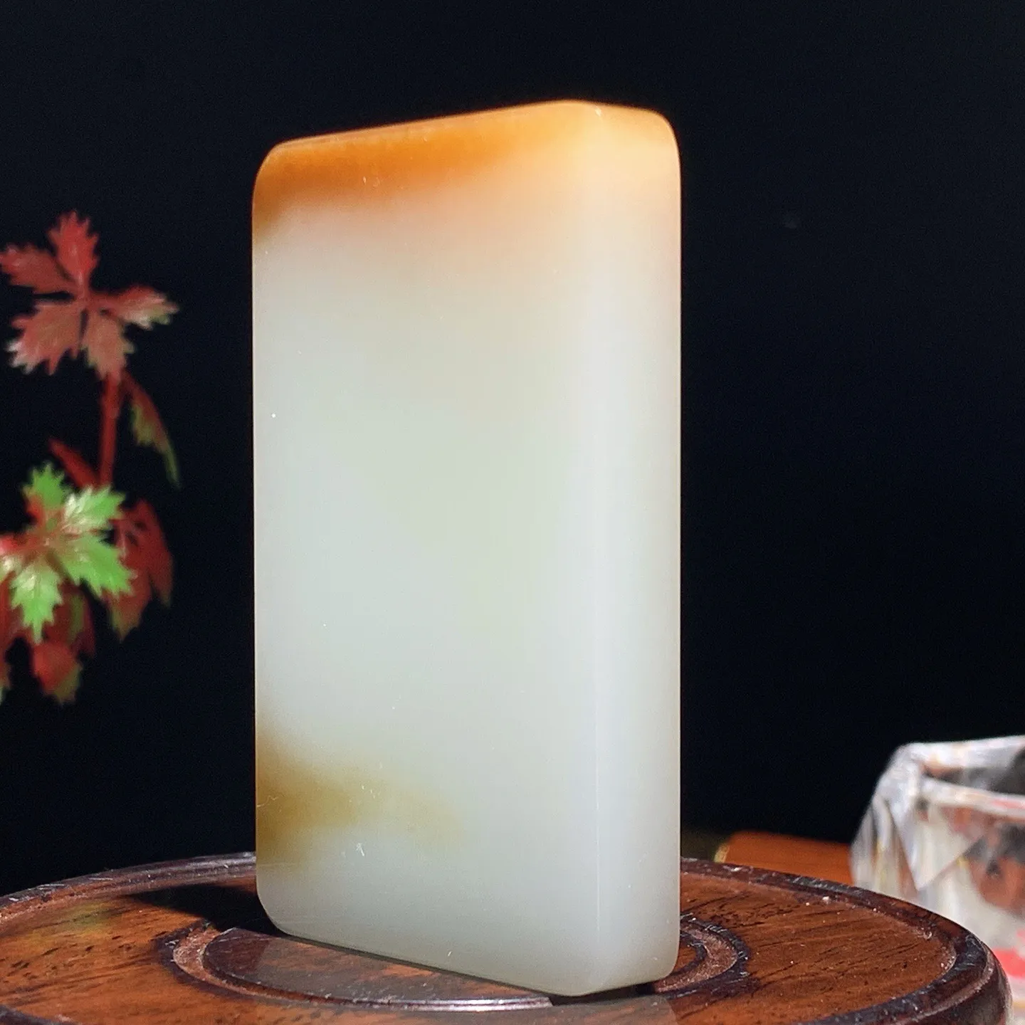 收藏级！新疆和田玉羊脂白且末糖平安无事牌挂件。尺寸67/41/10重74.5克。玉质细腻油润！手推出油。佩戴高端典雅。lt251119