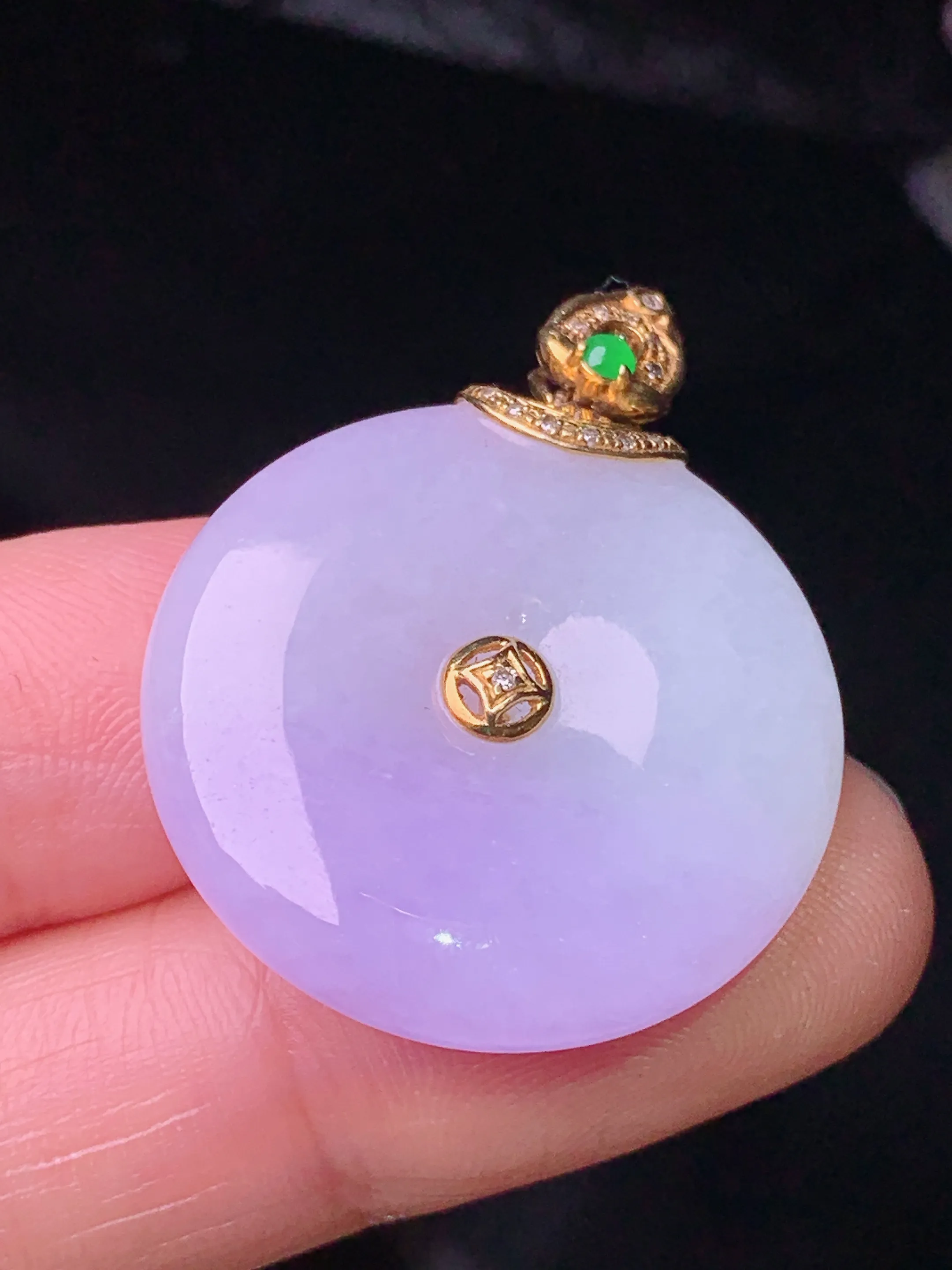 18k金钻镶嵌紫罗兰平安扣吊坠 玉质细腻 色泽清新艳丽 整体尺寸31.8*25*5.6