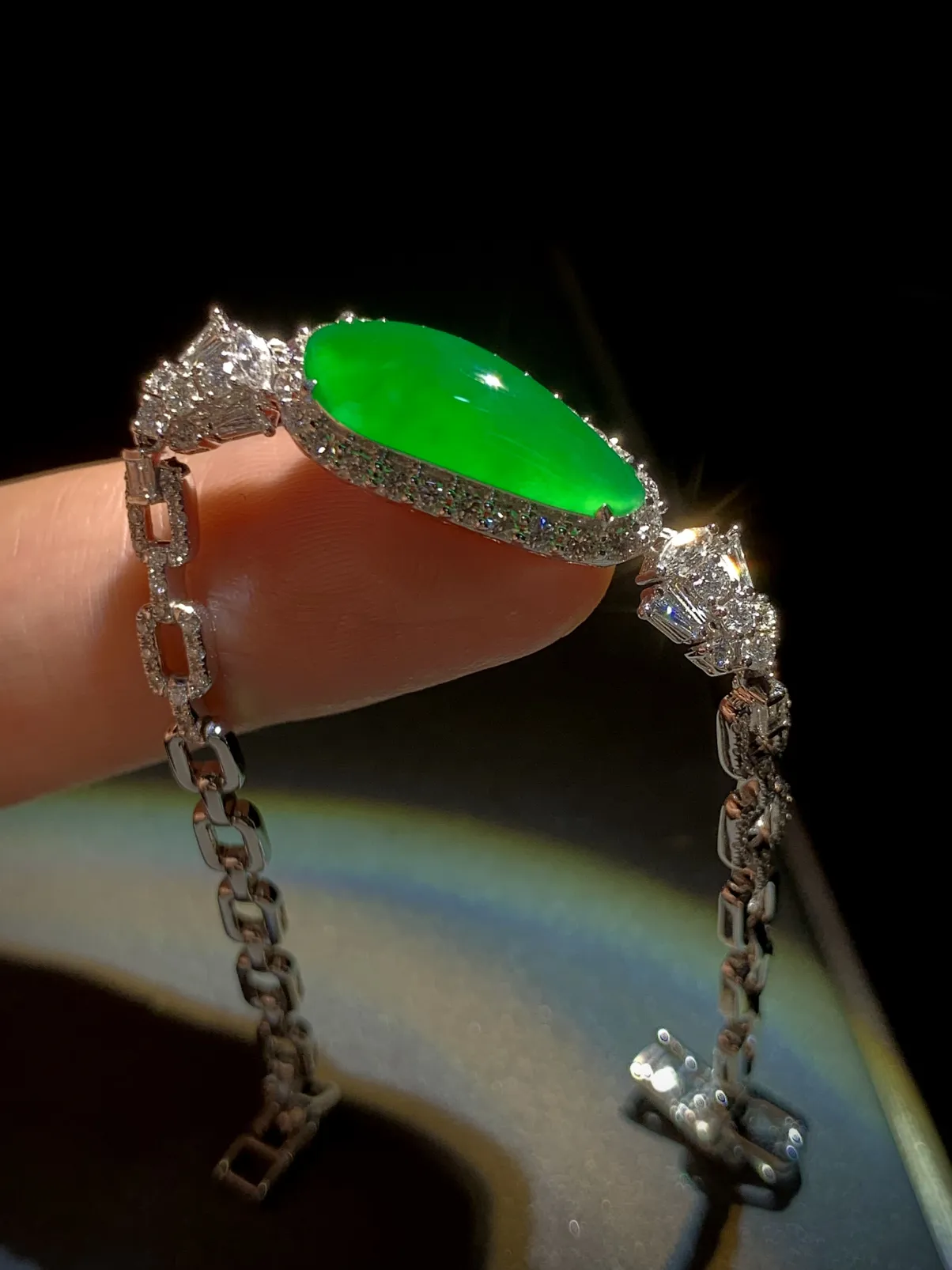 特色随形瓜型手链，裸石18-6.5-4mm，
总长160mm，9.76g，18K金，南非钻，