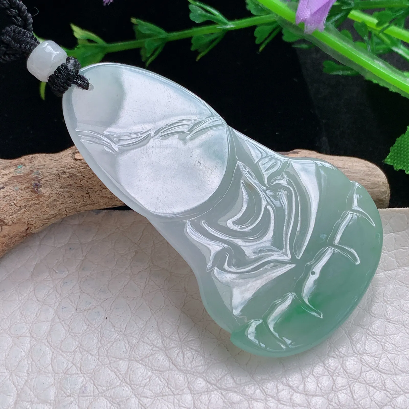 mut自然光55.5*32.3*5.7天然缅甸翡翠飘绿大日如来佛祖玉吊坠 玉挂件