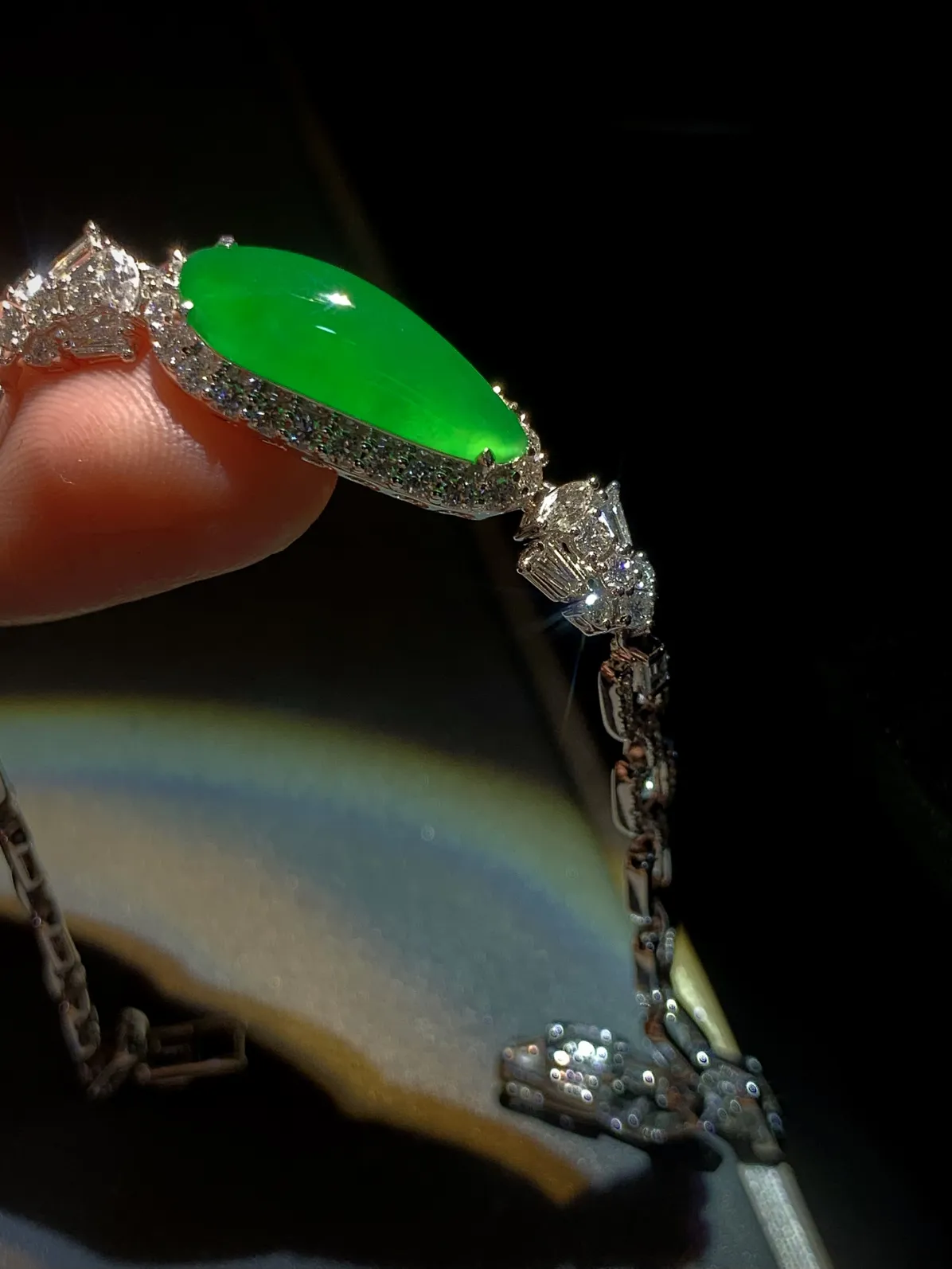 特色随形瓜型手链，裸石18-6.5-4mm，
总长160mm，9.76g，18K金，南非钻，