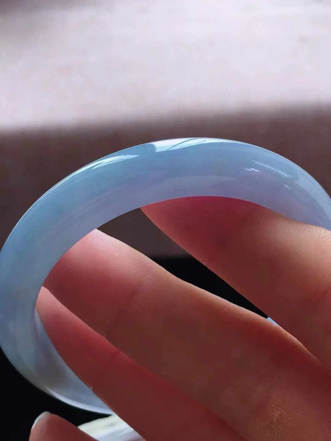 【翡翠名称】老种冰紫罗兰51.2正圈口翡翠手镯
【翡翠尺寸】51.2*8.8*7.2mm适合50-52.5正圈口佩戴
【翡翠描述】缅甸天然翡翠A货，种老水足，玉质细腻，色泽靓丽，性价比高，佩戴效果好！