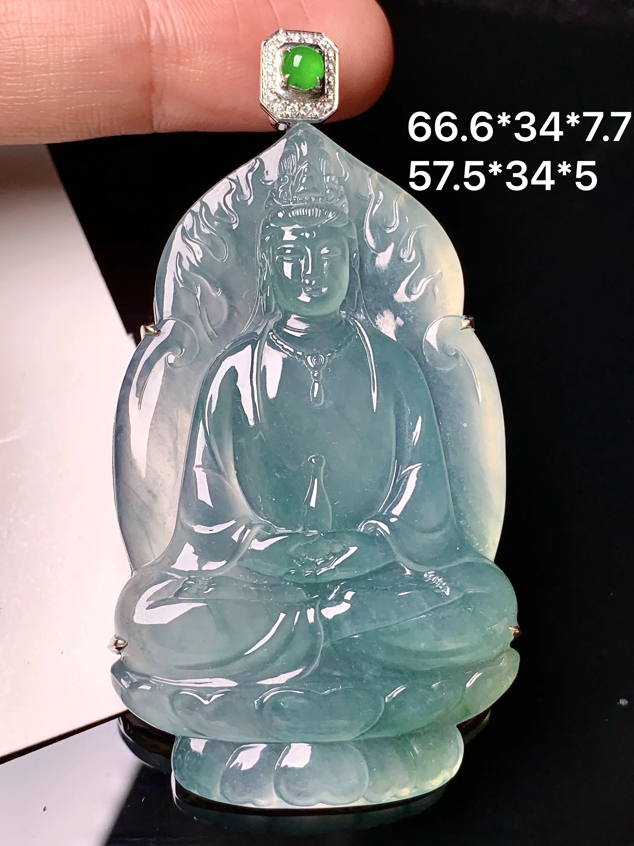 18k金钻镶嵌冰种观音吊坠 玉质细腻 色泽清新艳丽 整体尺寸66.6*34*7.7