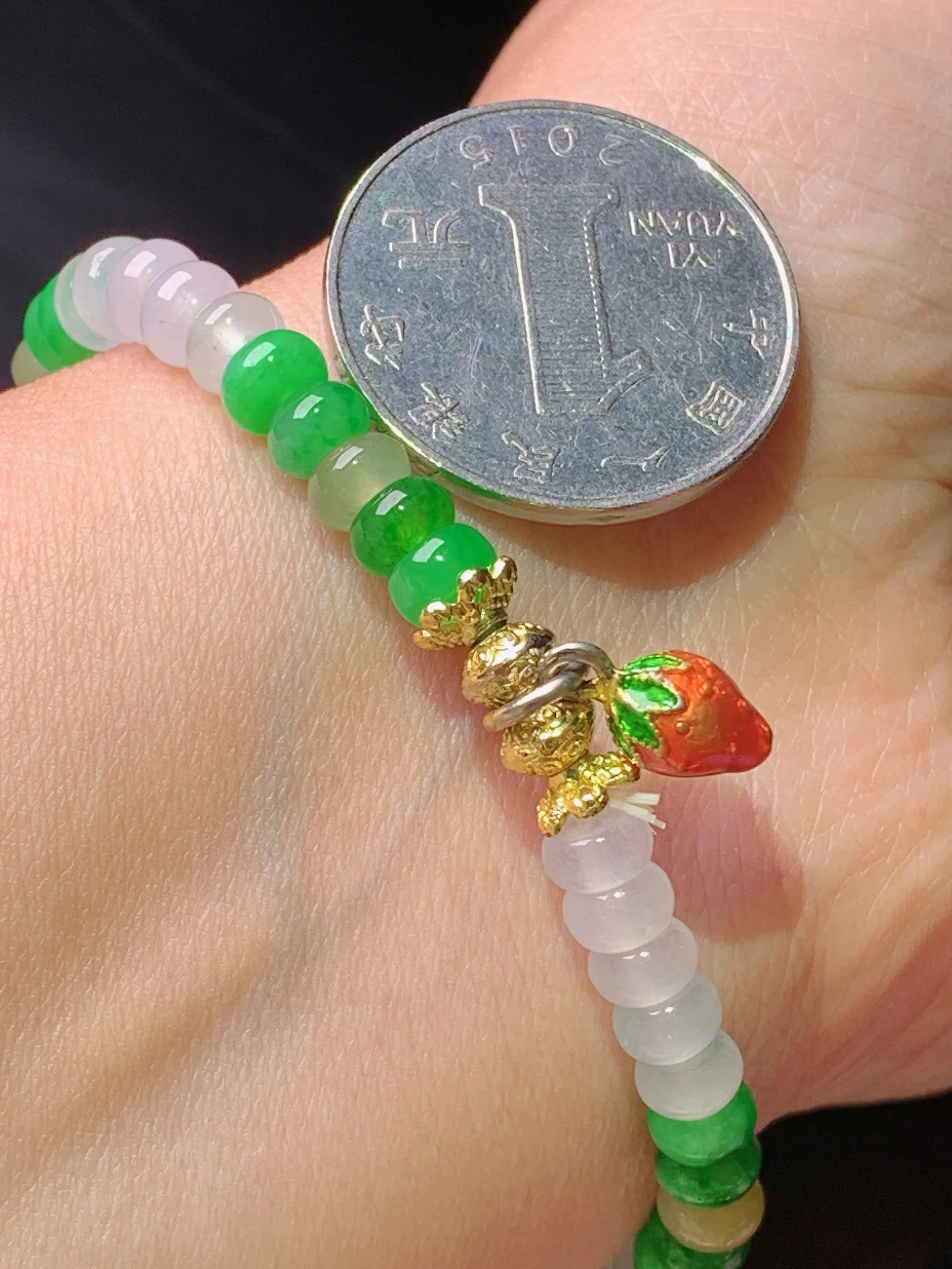 冰绿算盘珠手链 玉质细腻 色泽清新艳丽 整体尺寸5.6*3.3