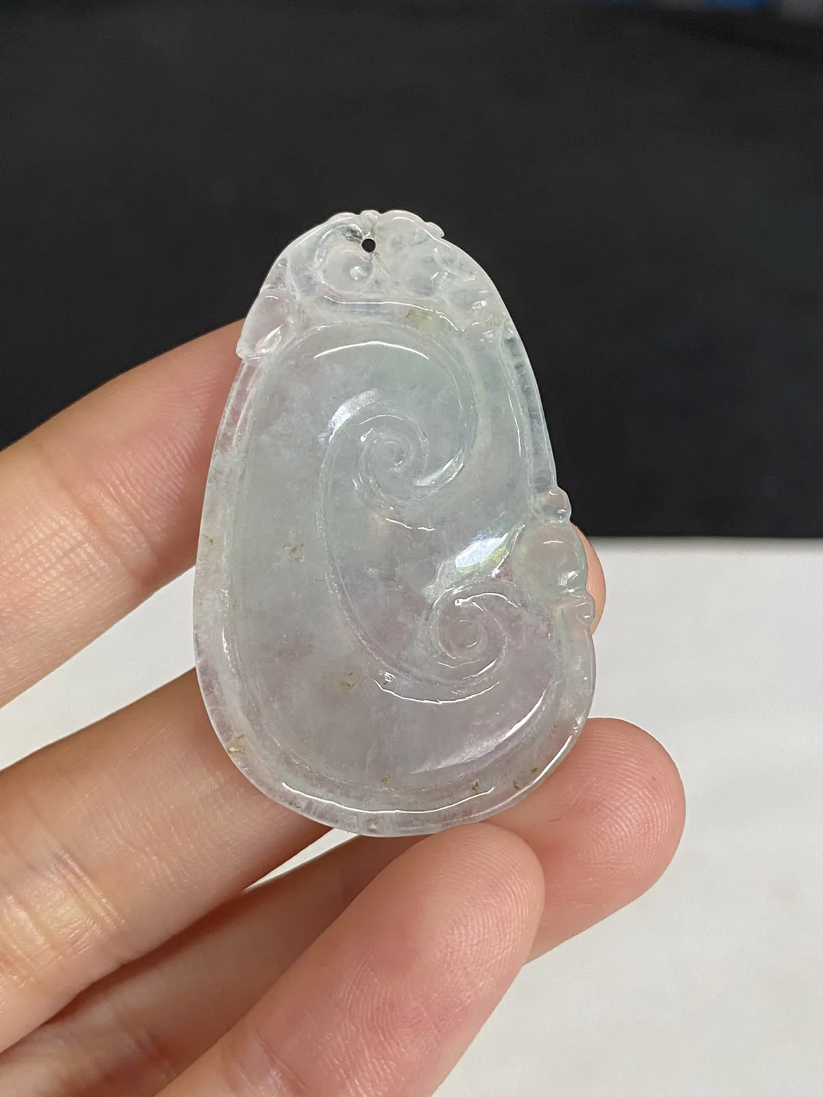 翡翠冰糯种淡绿色如意