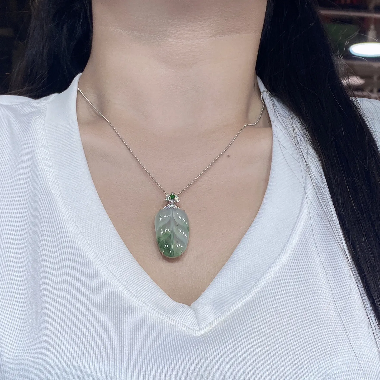 冰种飘花叶子吊坠 尺寸42.3-18.8-6.4毫米