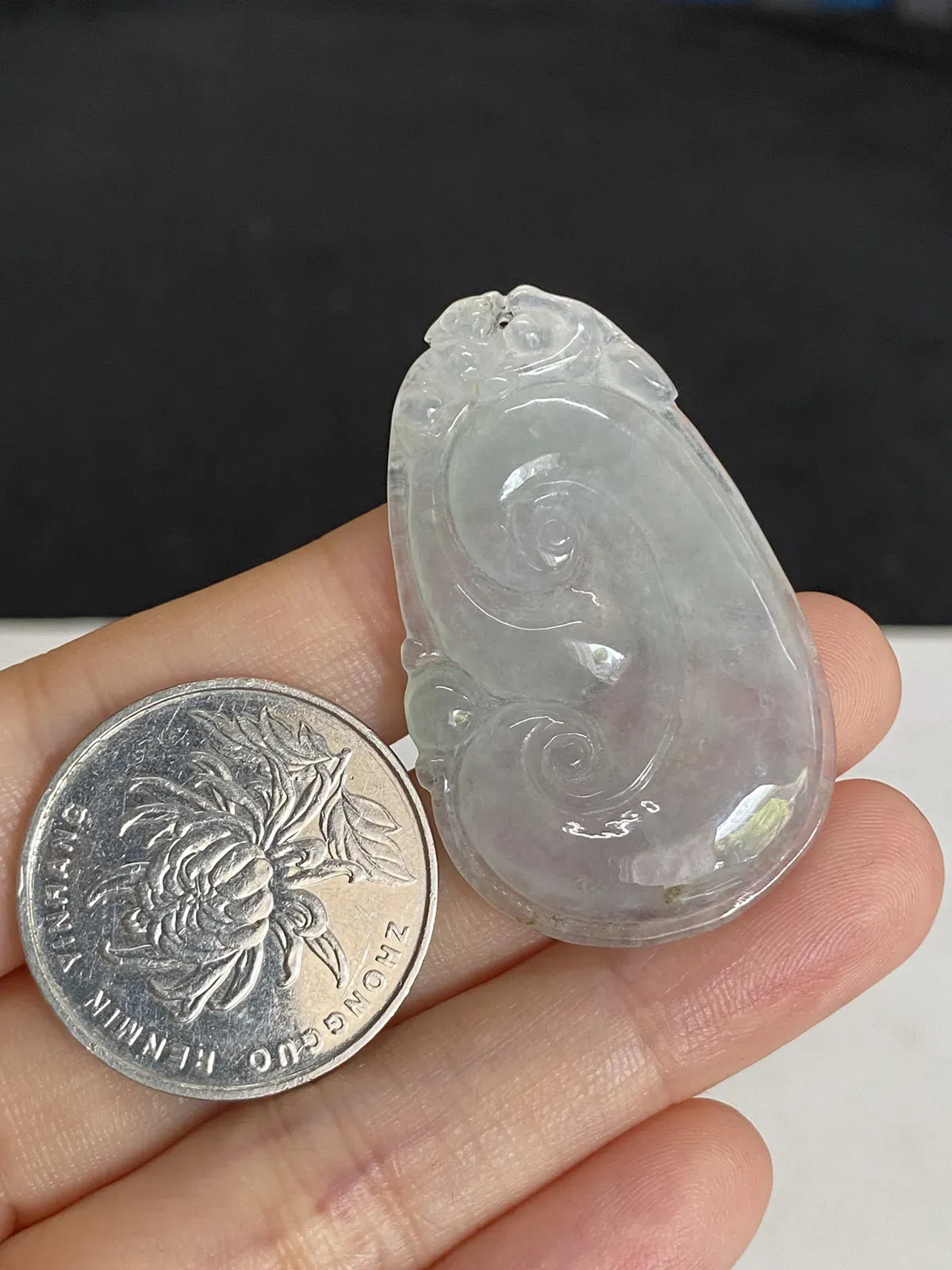 翡翠冰糯种淡绿色如意