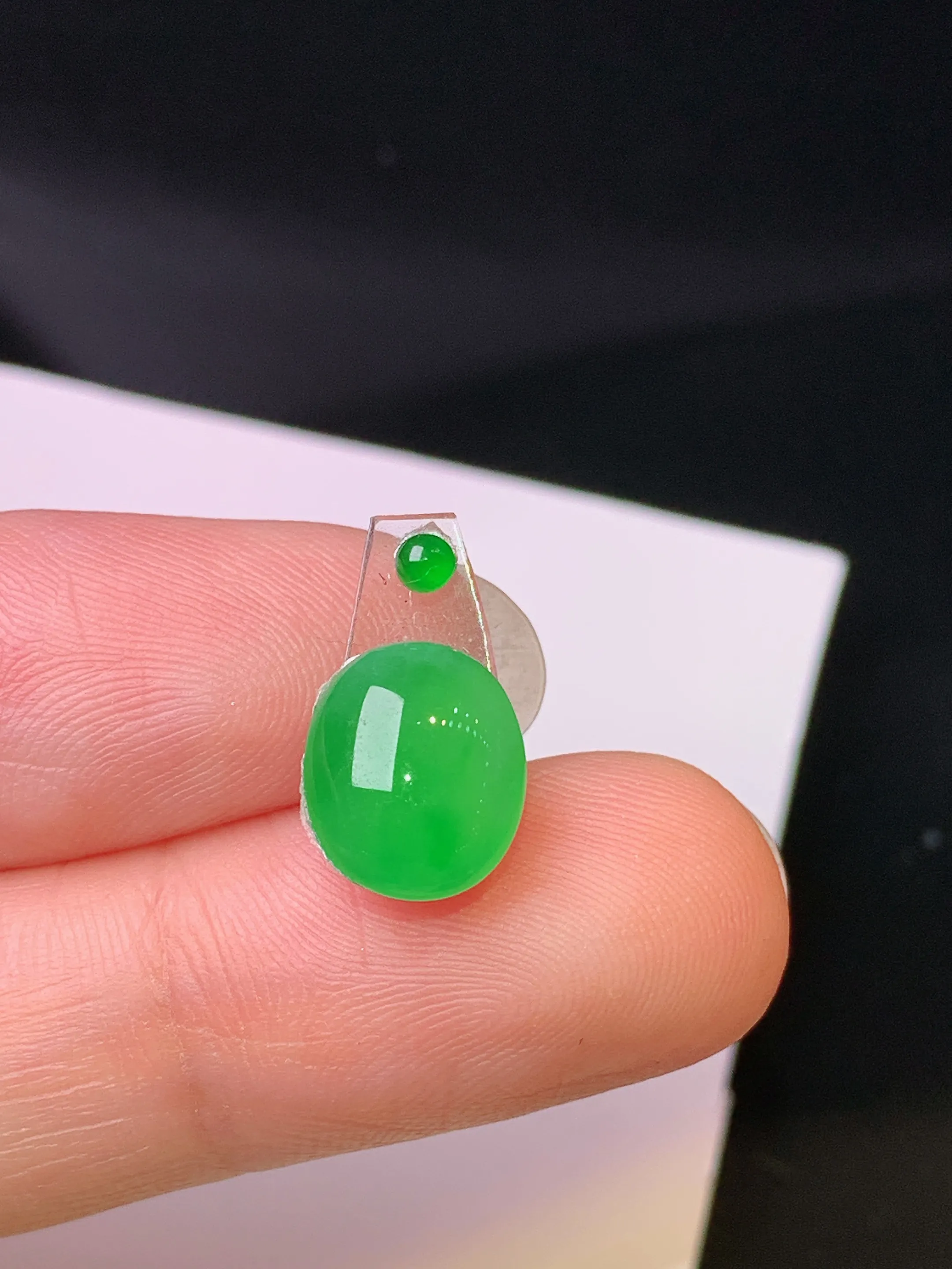 镶嵌款 满绿蛋面吊坠 玉质细腻 色泽清新艳丽 整体尺寸10*8.5*3.5