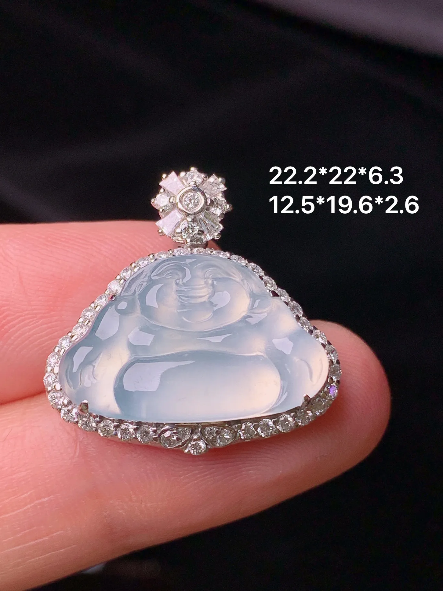 18k金钻镶嵌吊坠 玉质细腻 色泽清新艳丽 整体尺寸22.2*22*6.3