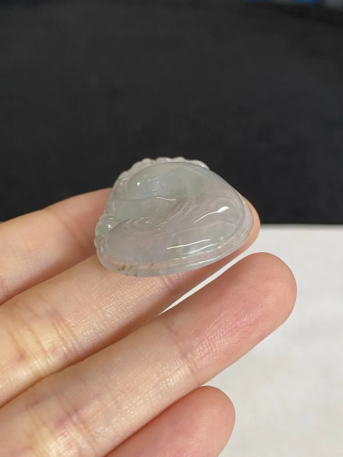 翡翠冰糯种淡绿色如意