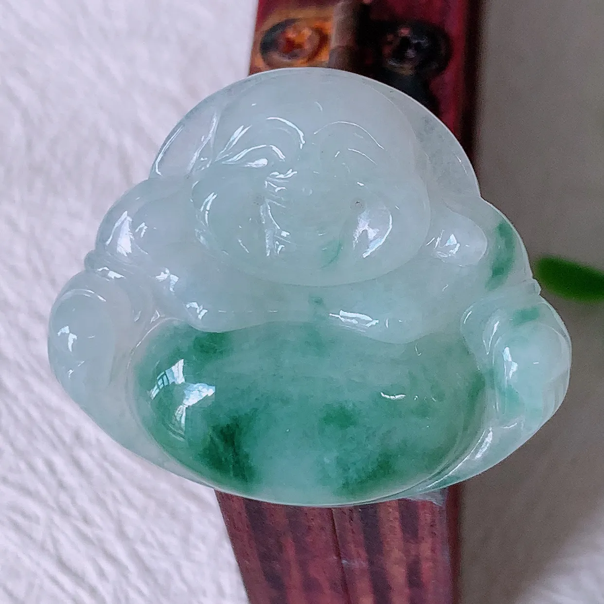 自然光实拍，冰润飘花翡翠佛公吊坠，饱满， 佛公亦保平安，寓意有福（佛公）相伴，配戴优雅迷人！#57.