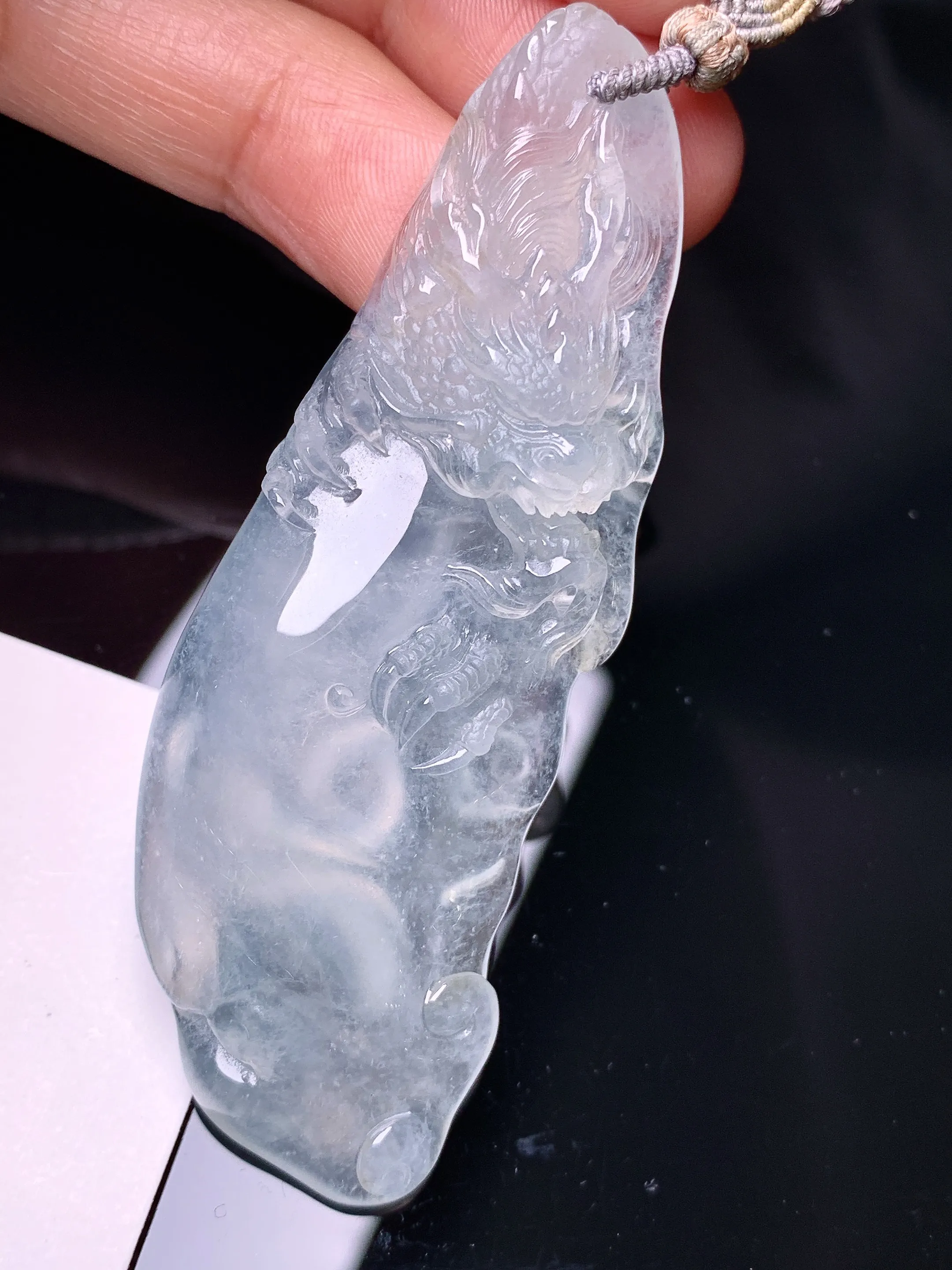 冰种龙牌吊坠 玉质细腻 色泽清新艳丽 整体尺寸70.3*23.7*9