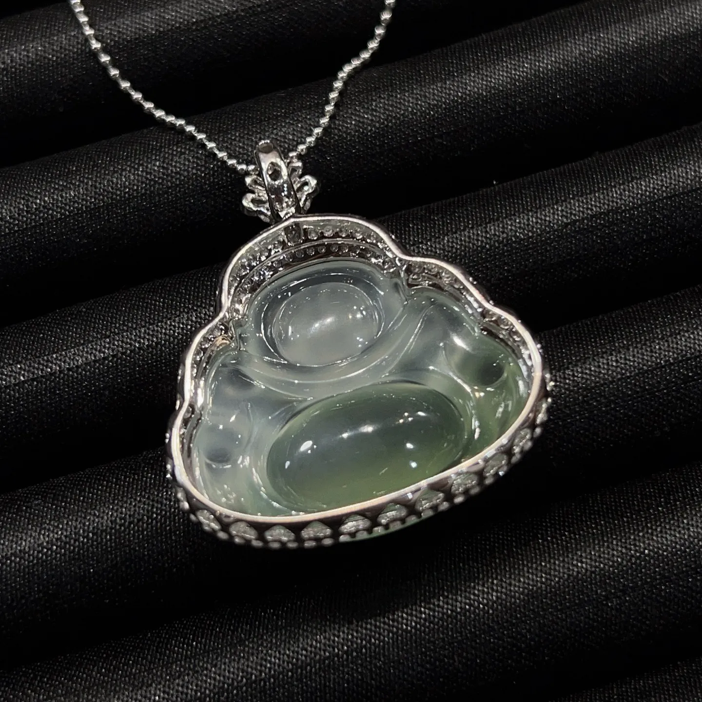 冰种晴绿佛公吊坠 尺寸37.5-32.5-11.2毫米