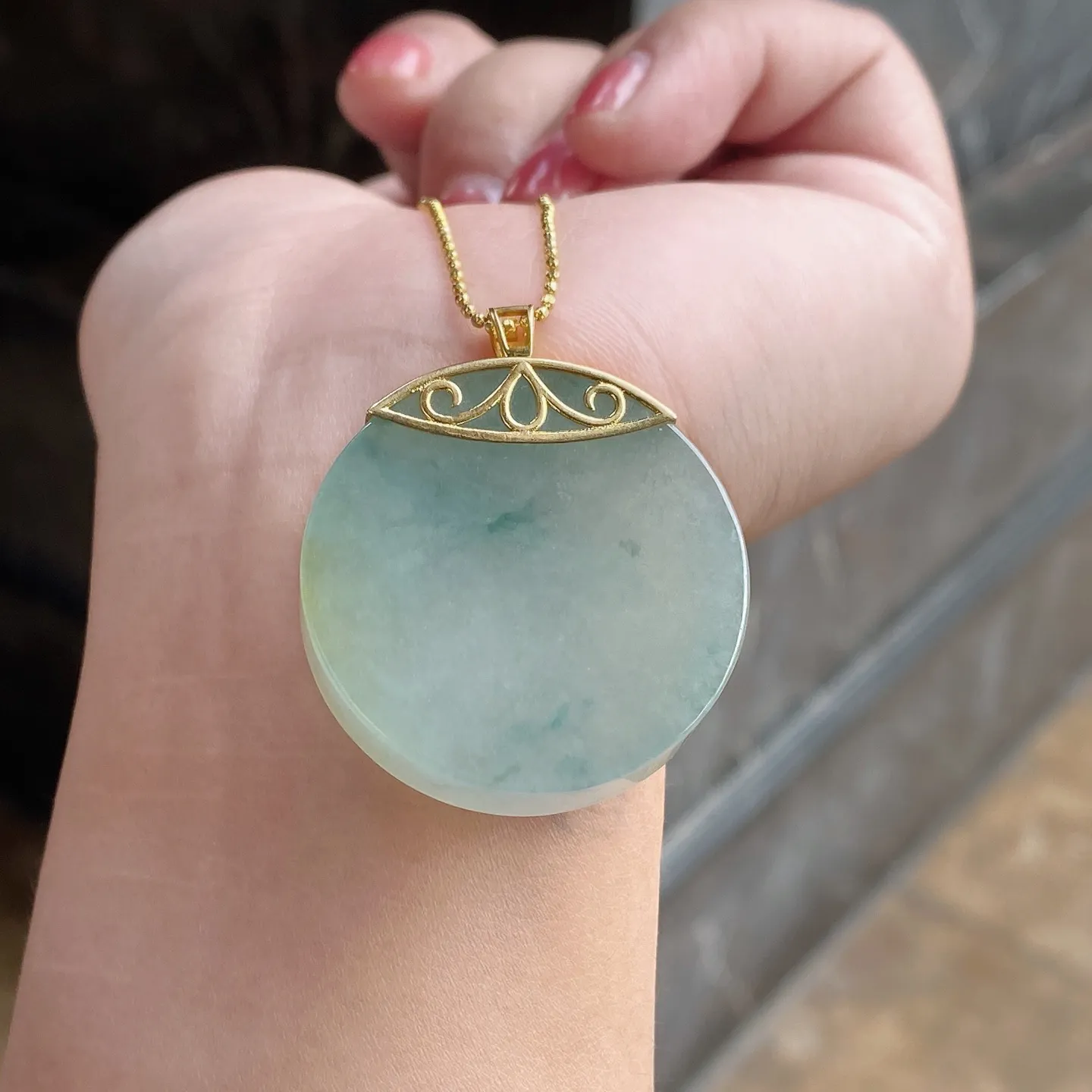 冰种飘花圆牌吊坠 尺寸39.6-33.4-8.6毫米