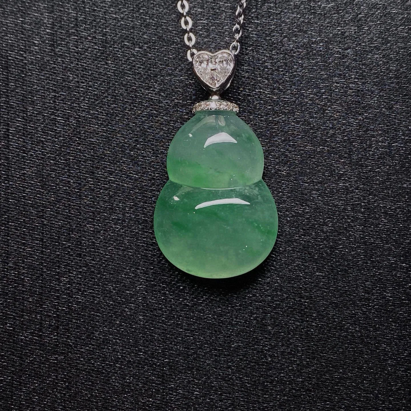 冰种飘绿精美葫芦吊坠 尺寸39.8-16.3-6.5毫米