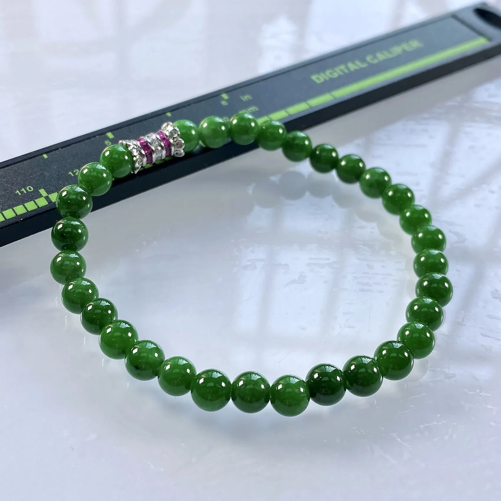 缅甸天然翡翠A货，卡6冰润辣绿圆珠手串手链，尺寸：6mm/31颗，长度182mm，重量：11.20g