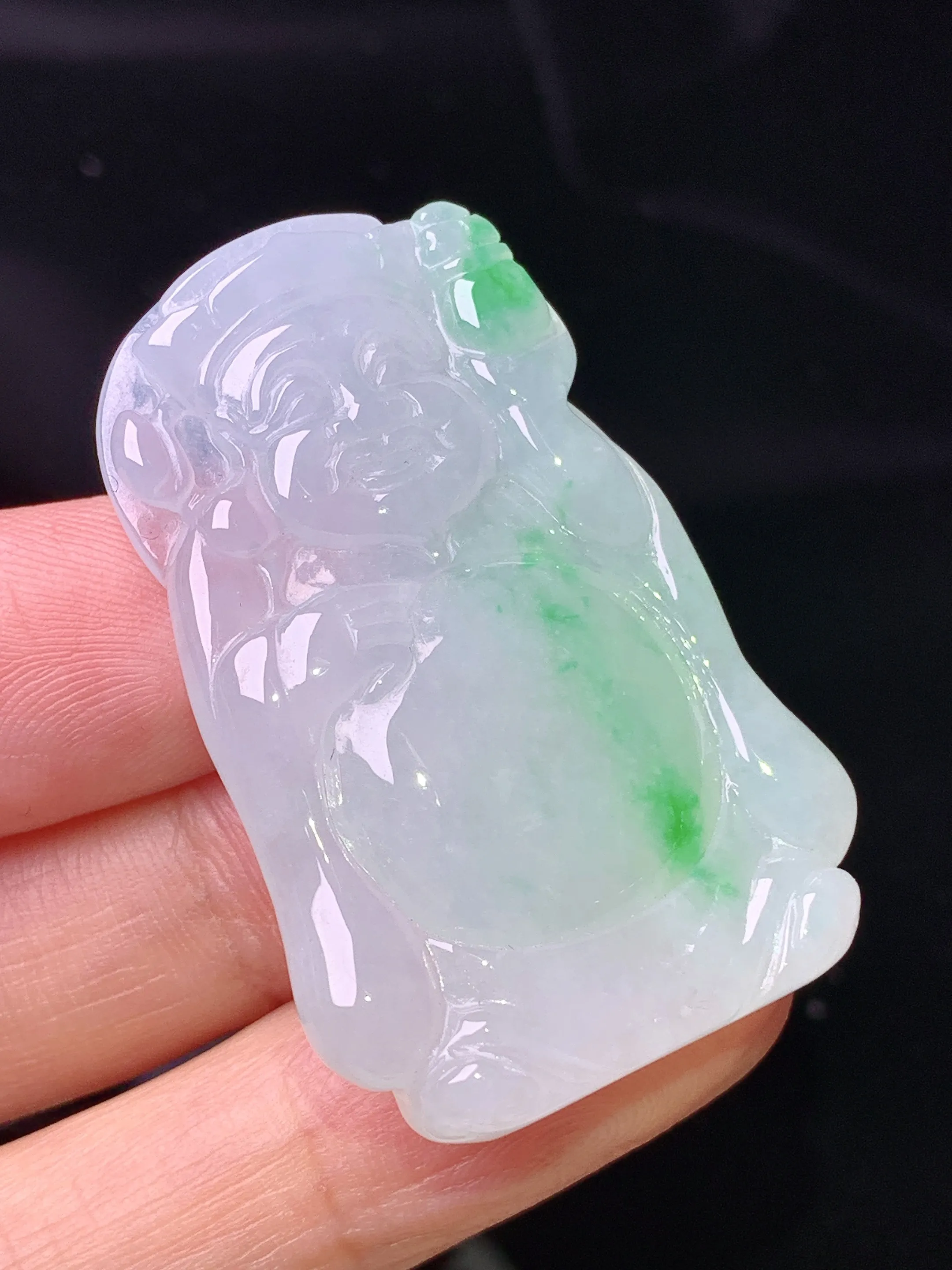 飘绿财神吊坠 玉质细腻 色泽清新艳丽 整体尺寸41.6*27.6*5.7