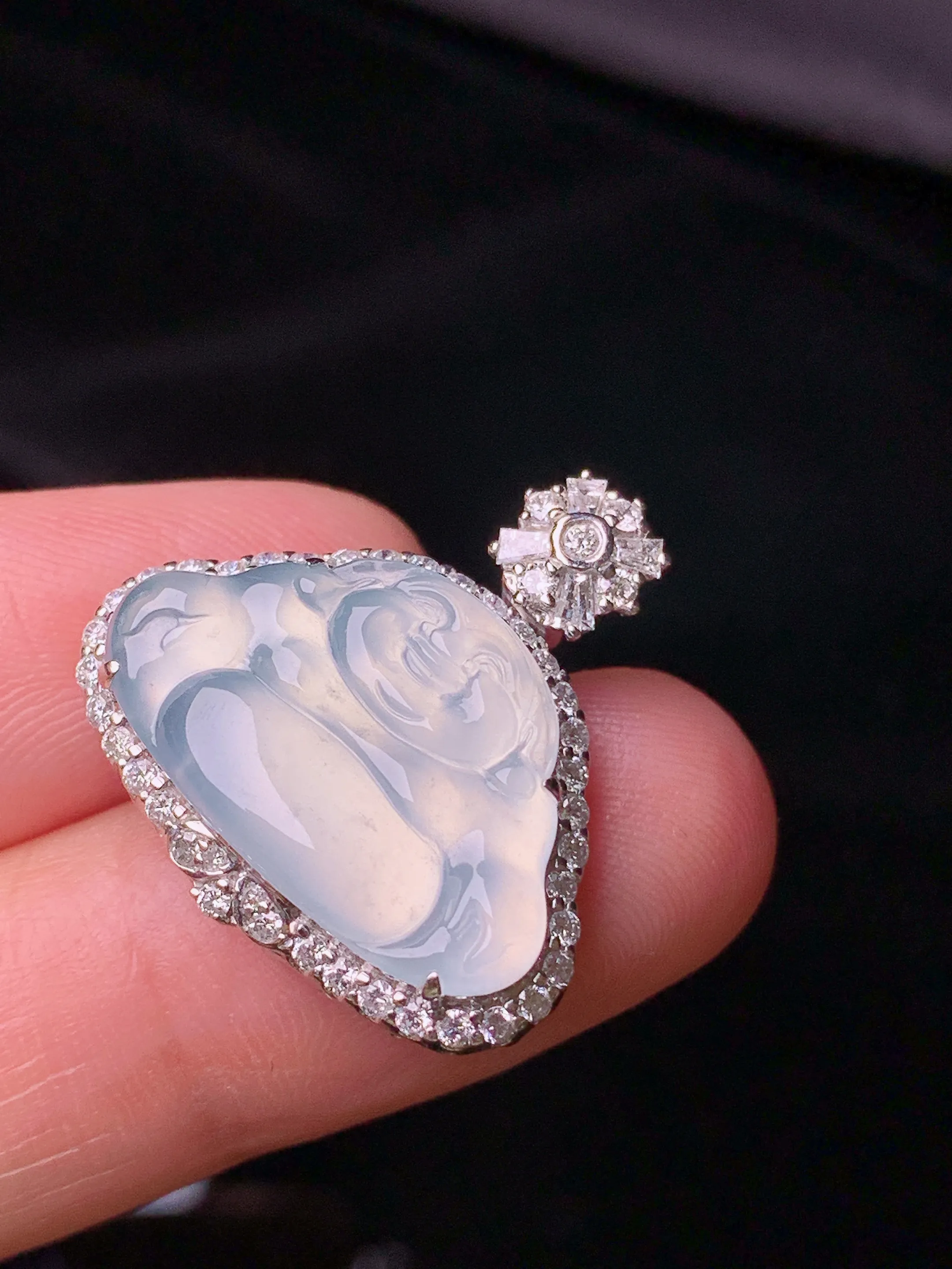 18k金钻镶嵌吊坠 玉质细腻 色泽清新艳丽 整体尺寸22.2*22*6.3