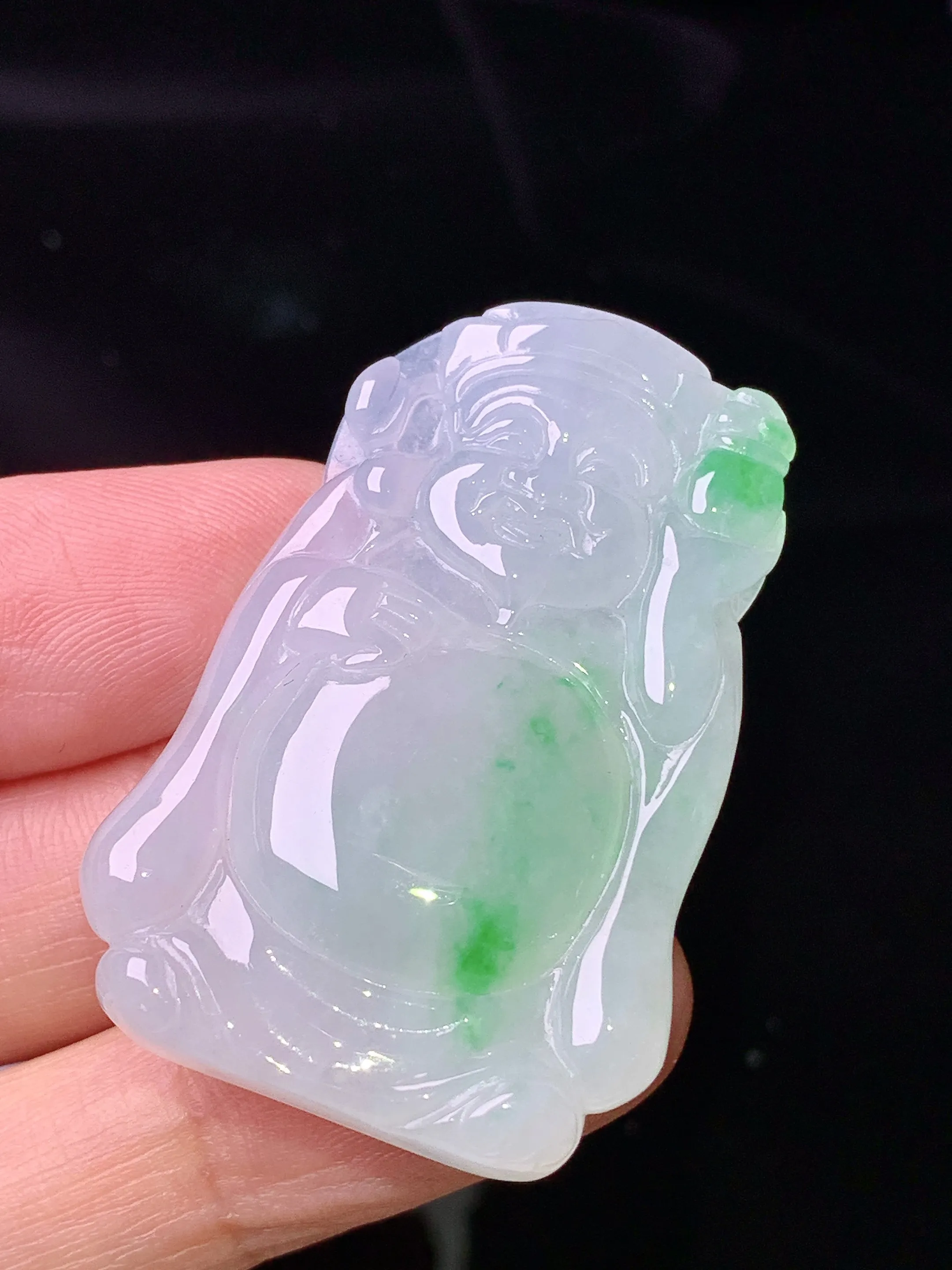 飘绿财神吊坠 玉质细腻 色泽清新艳丽 整体尺寸41.6*27.6*5.7