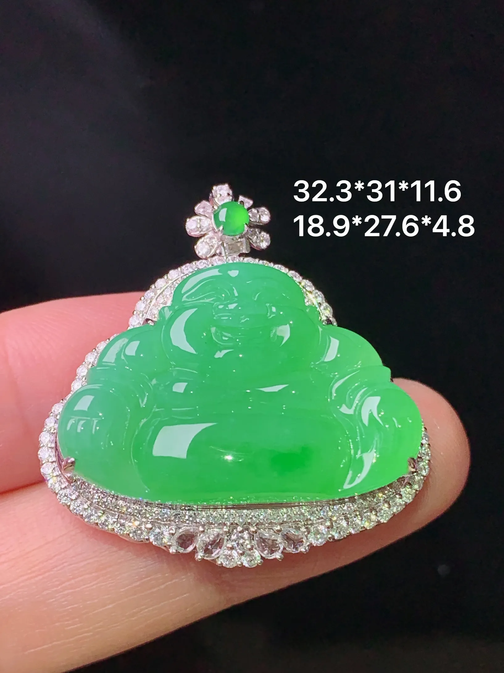 18k金钻镶嵌翠绿佛公吊坠 玉质细腻 色泽清新艳丽 整体尺寸32.3*31*11.6