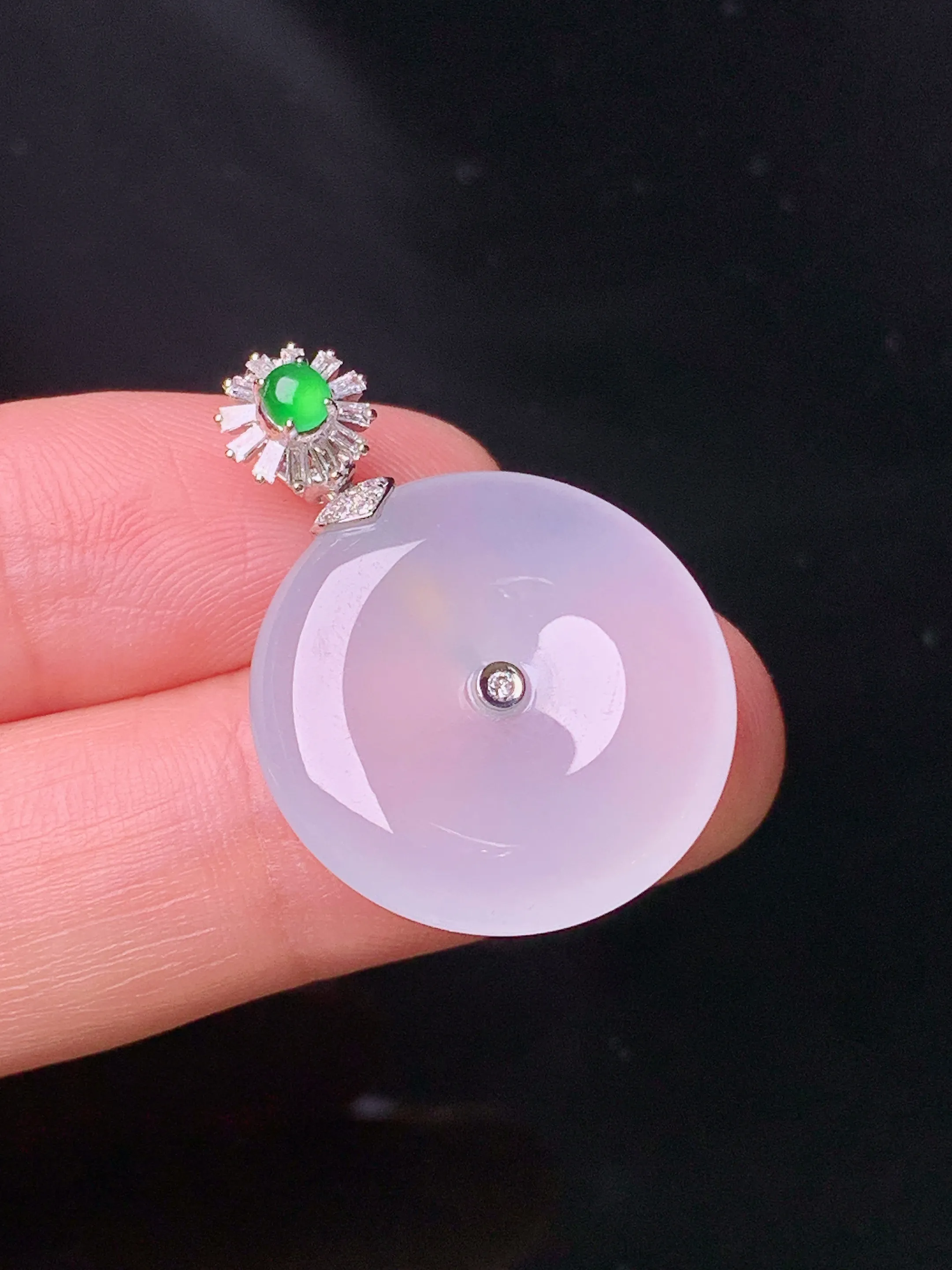 18k金钻镶嵌冰种平安扣吊坠 玉质细腻 色泽清新艳丽 整体尺寸28.7*20.7*4.8