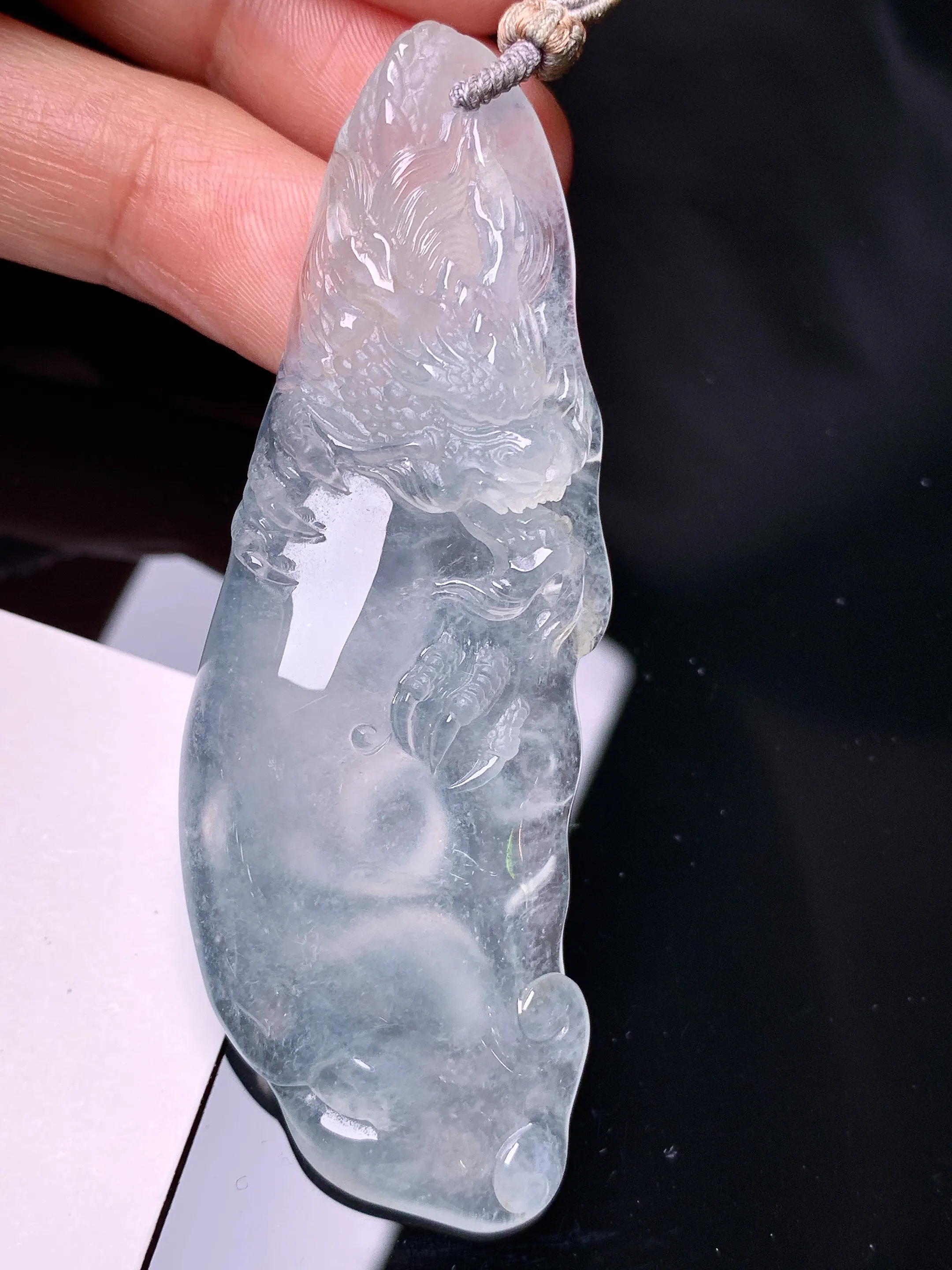 冰种龙牌吊坠 玉质细腻 色泽清新艳丽 整体尺寸70.3*23.7*9