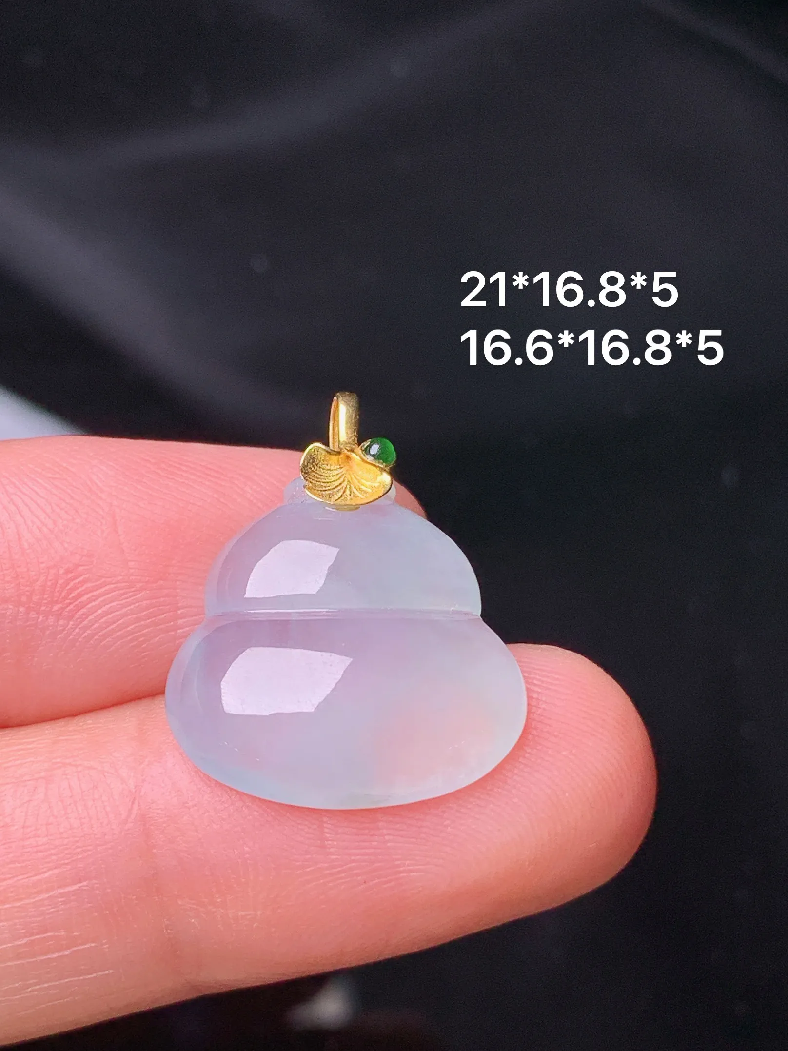 18k金镶嵌冰种葫芦吊坠 玉质细腻 色泽清新艳丽 整体尺寸21*16.8*5