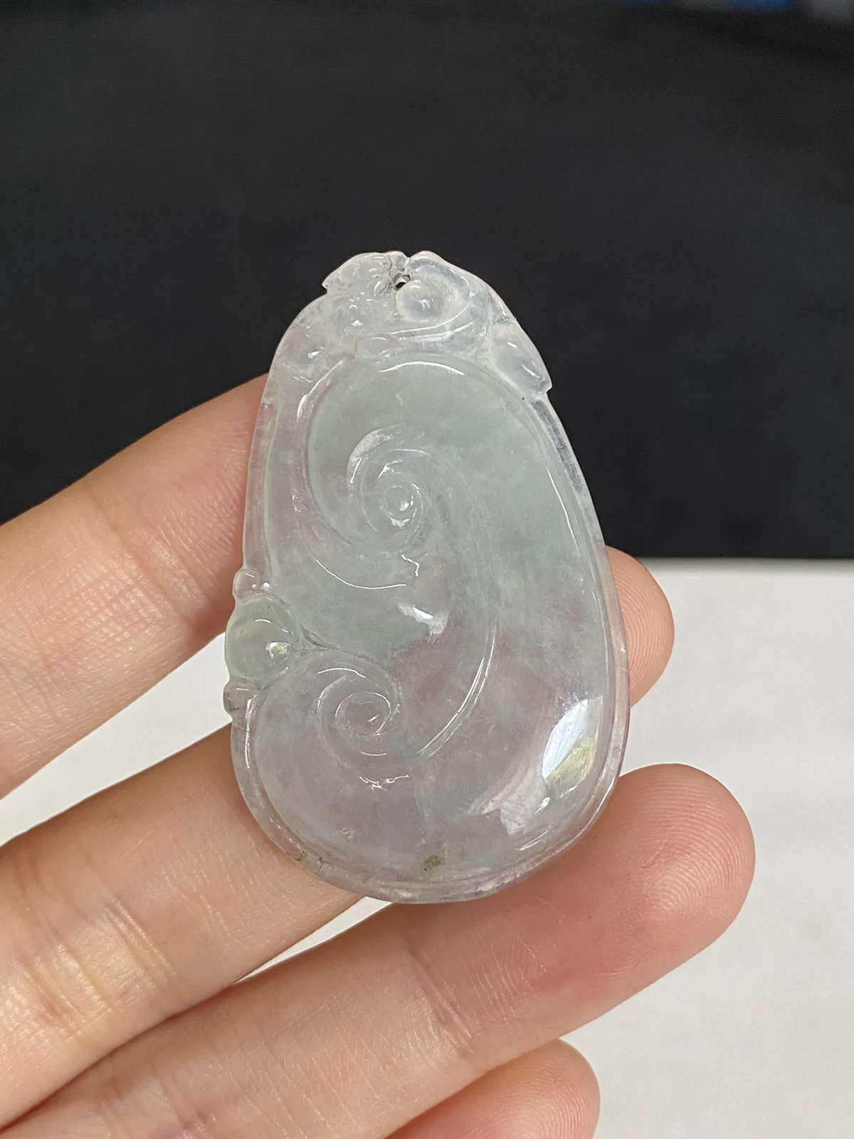 翡翠冰糯种淡绿色如意